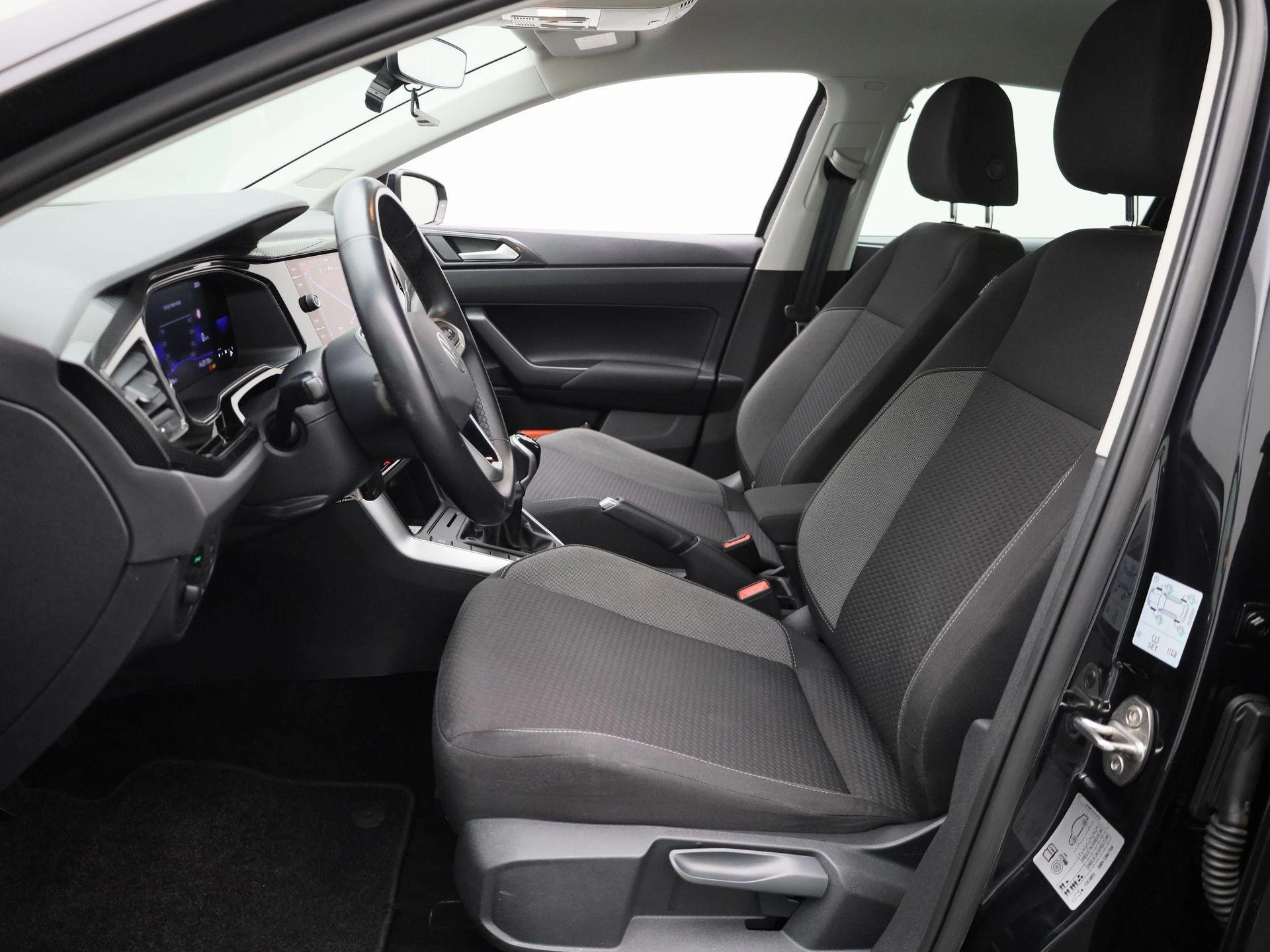 Volkswagen-Polo-image-9