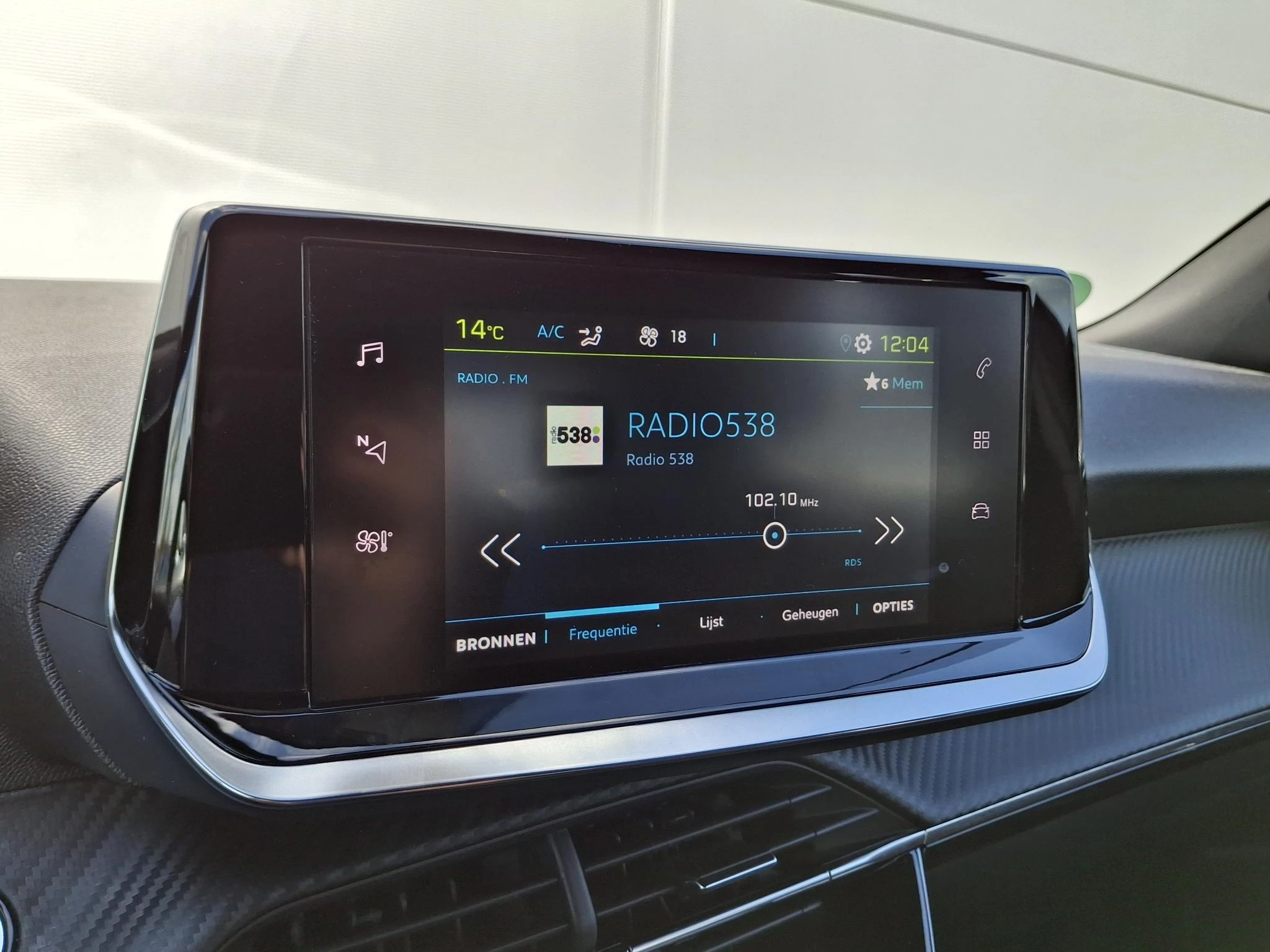 Peugeot e-2008 EV Active 50 kWh