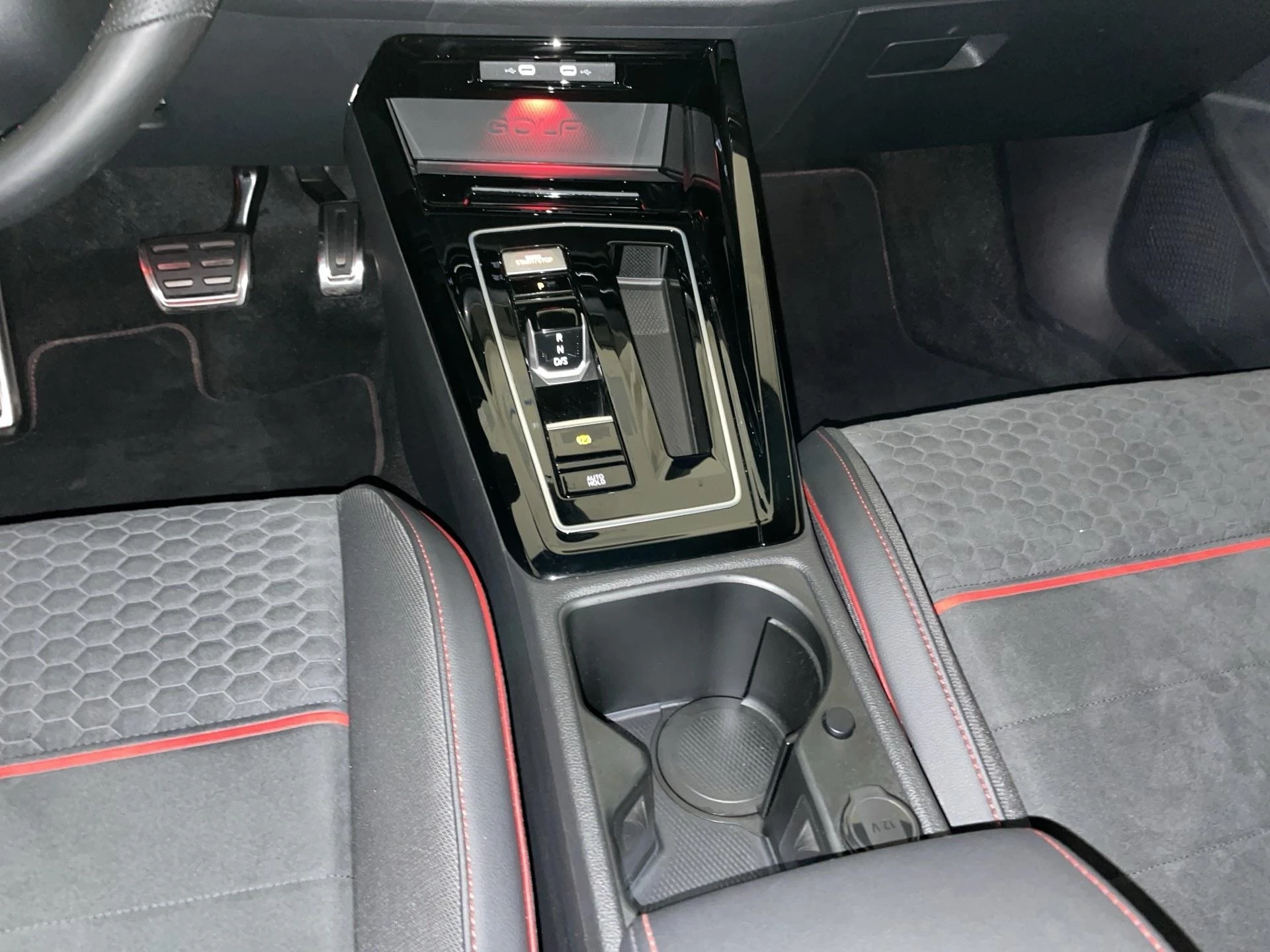 Volkswagen-Golf-image-8