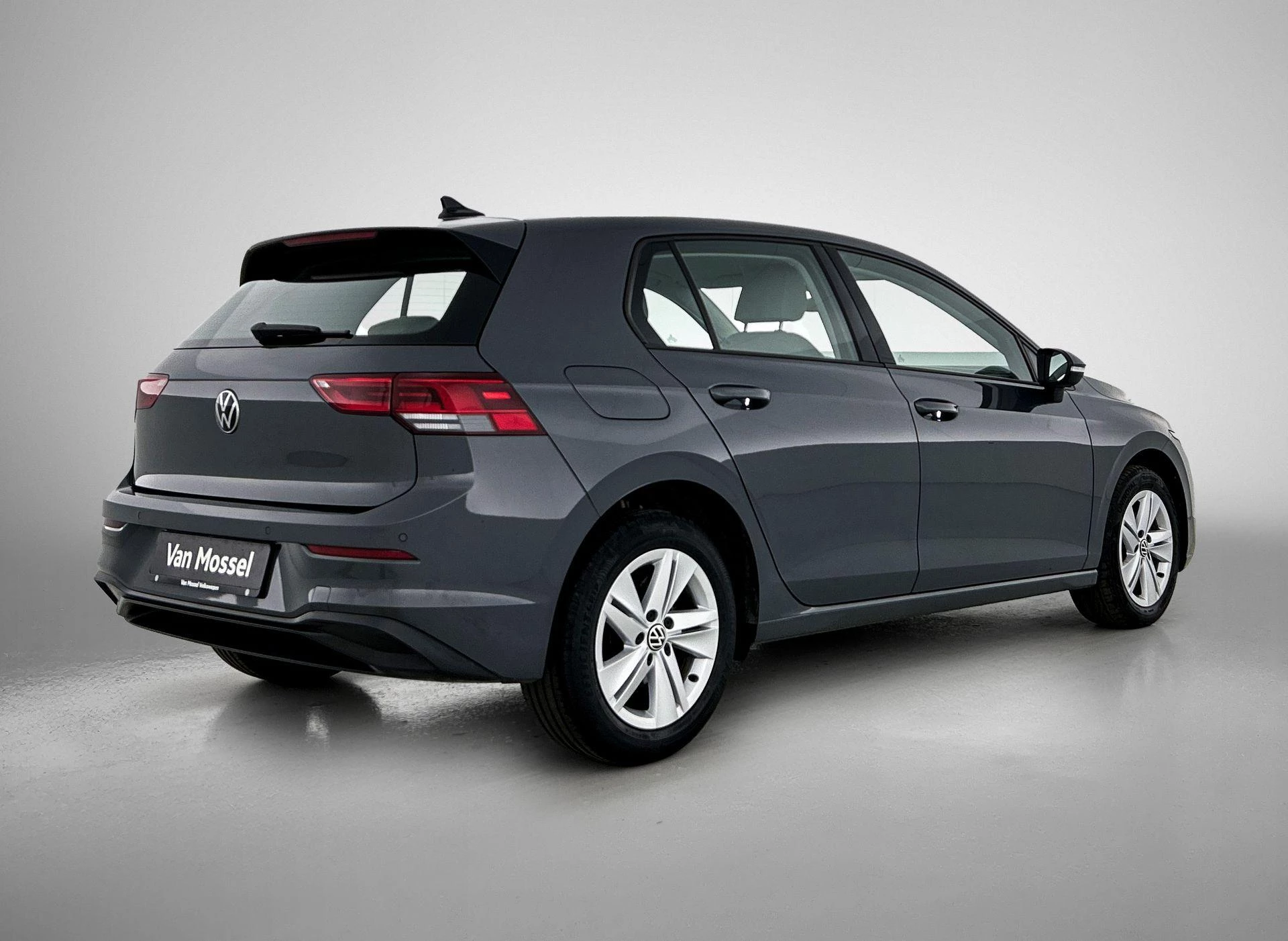 Volkswagen-Golf-image-5