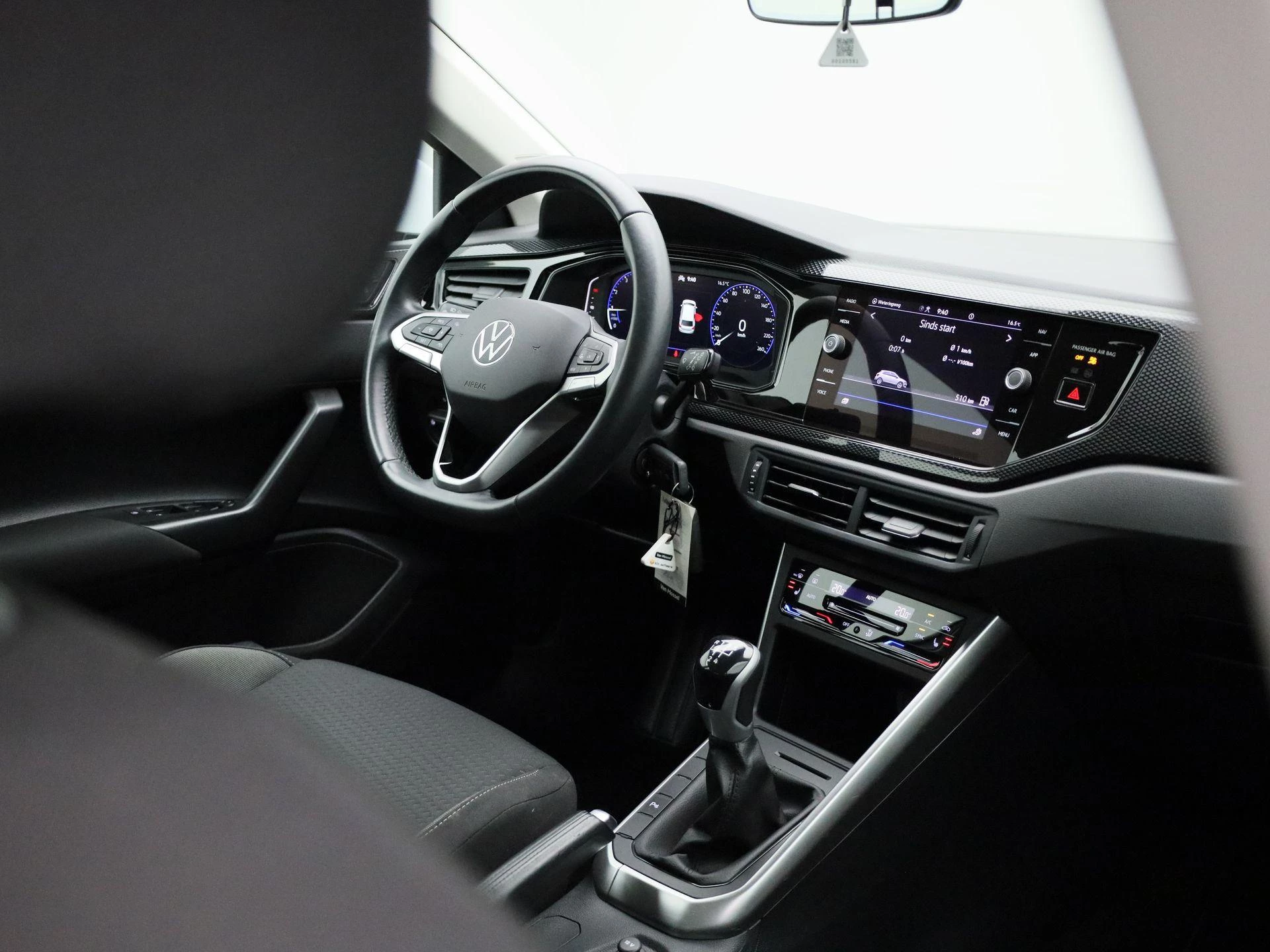 Volkswagen-Polo-image-32