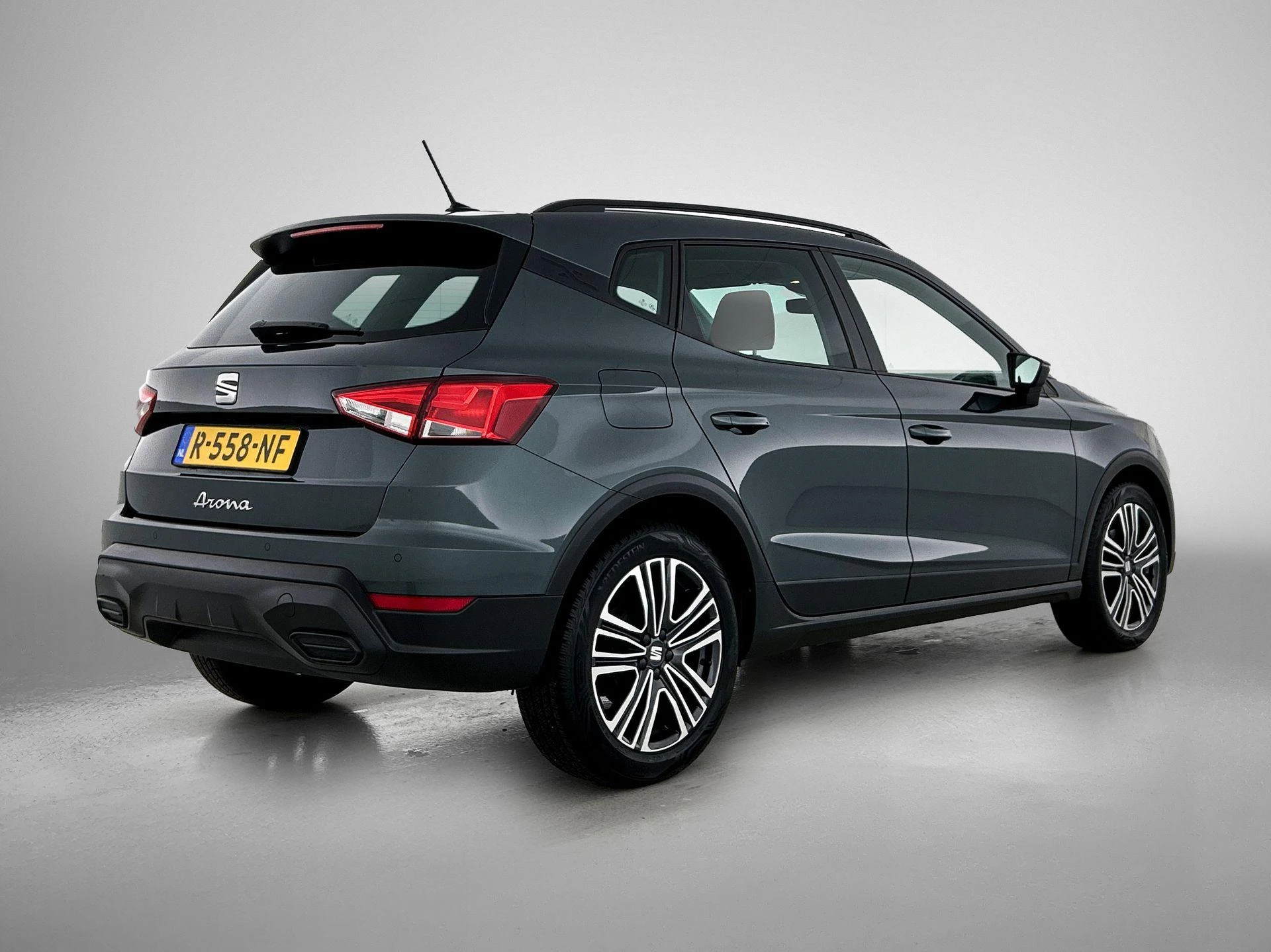 SEAT-Arona-image-3