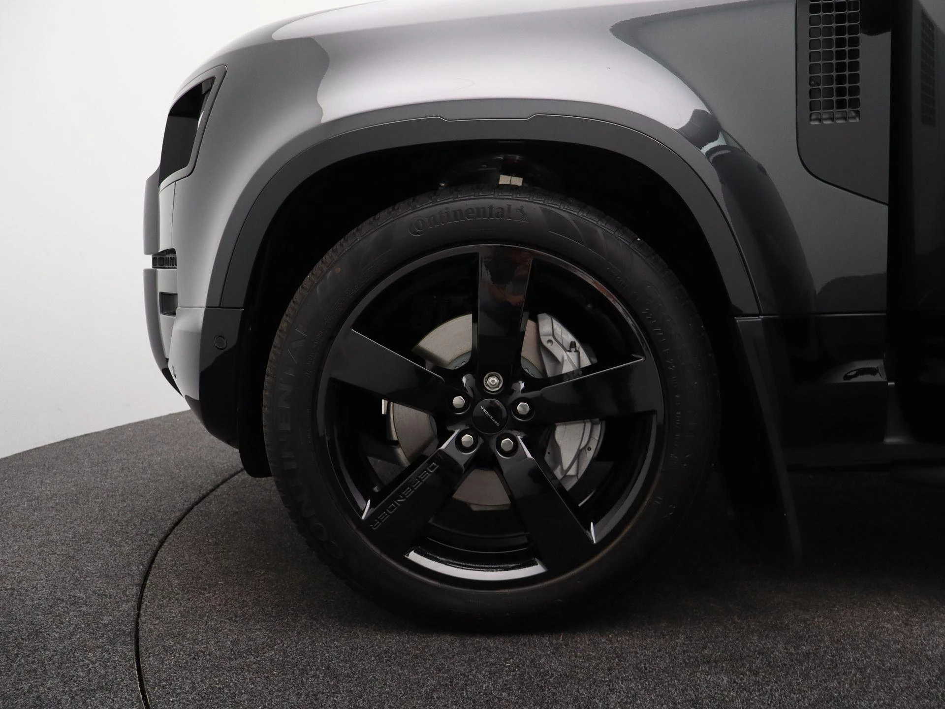 Land Rover Defender 110 2.0 P300e 110 Dynamic Edition