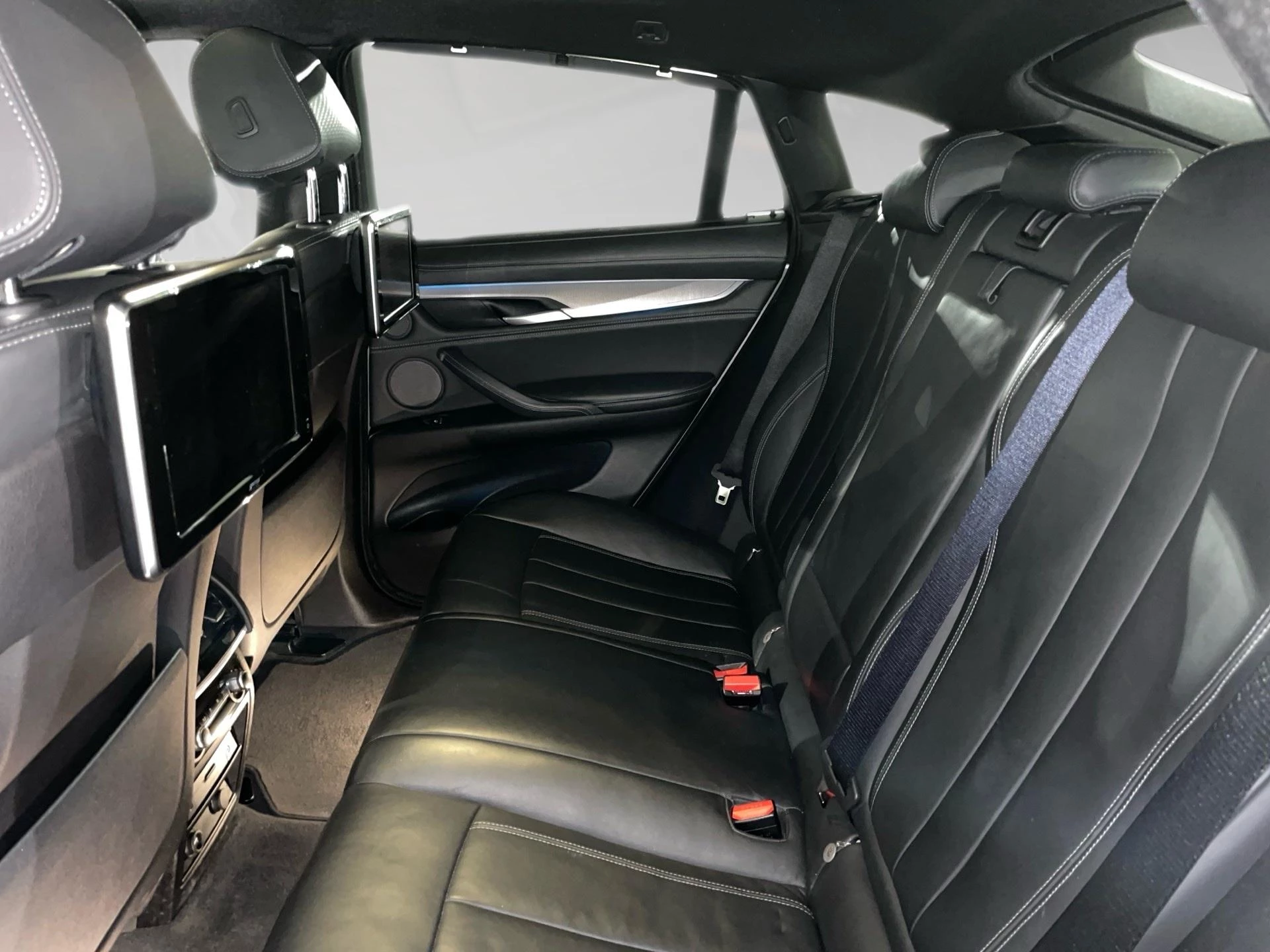 BMW-X6-image-10