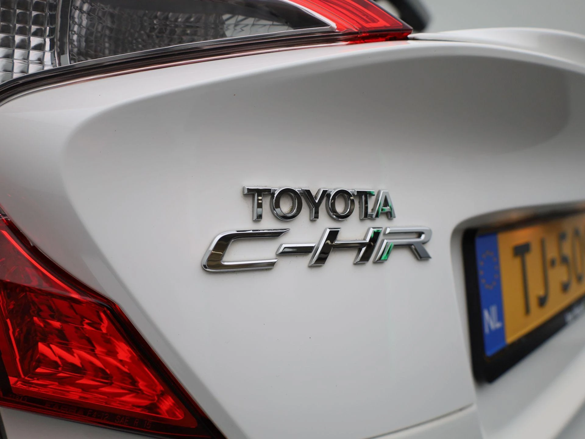 Toyota-C-HR-image-24