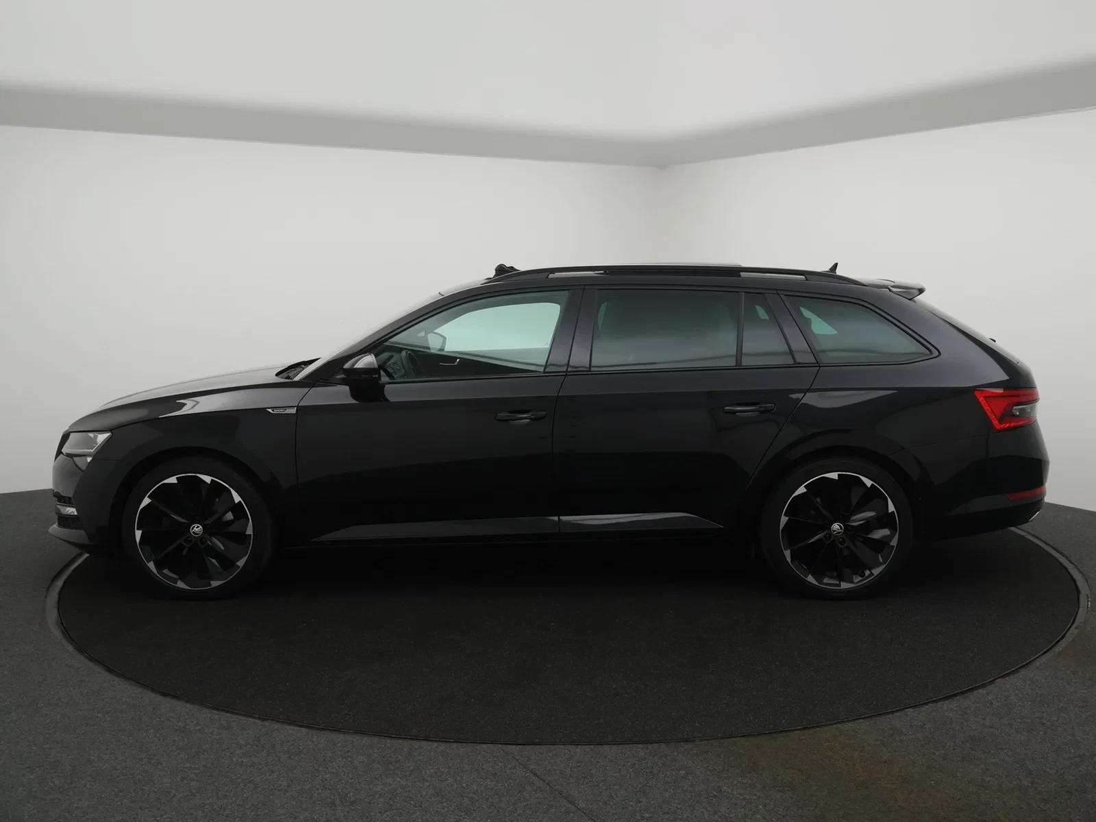 Škoda Superb Combi PHEV Superb Wagon Sportline 1.4TSI iV 218PK *AUTOMAAT*PANODAK*LEDER*TREKHAAK*CAM*CRUISE*PDC*APP-CONNECT*.