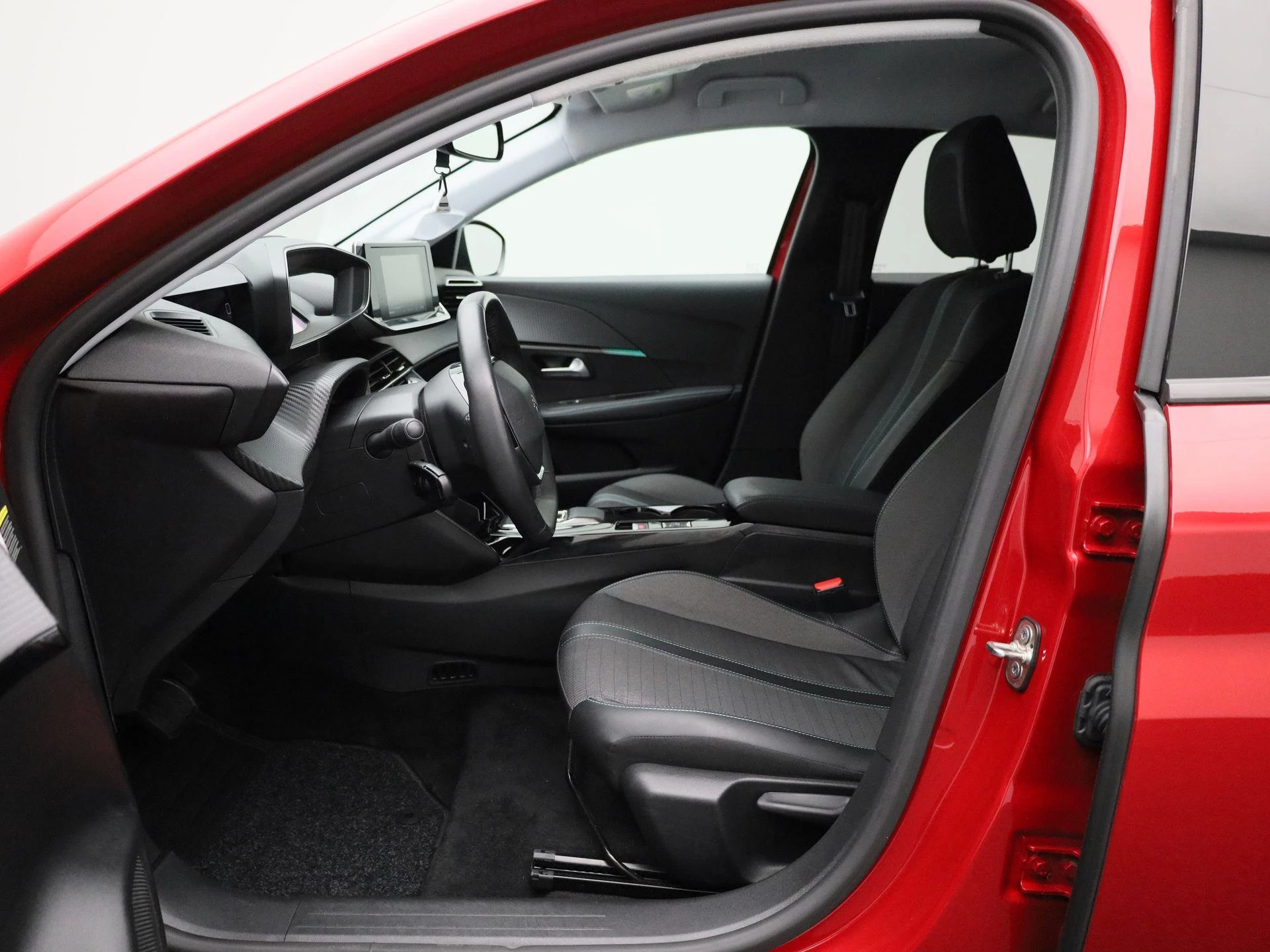 Peugeot-e-208-image-9