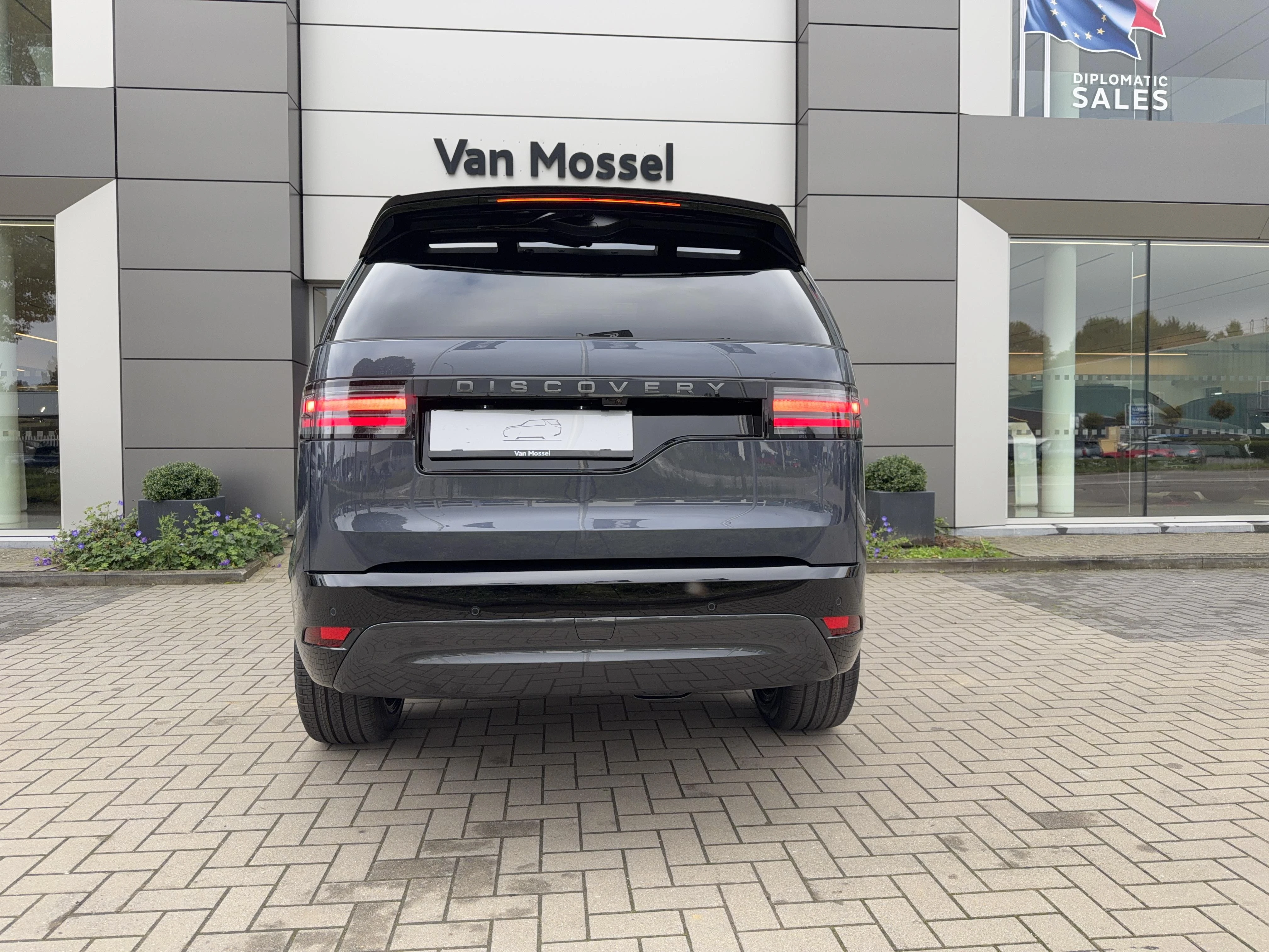 Land Rover-Discovery-image-4