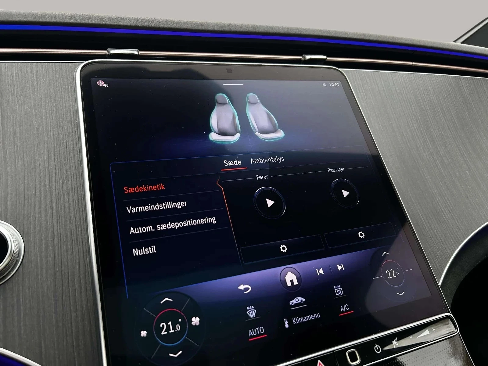 Mercedes-Benz-EQE-image-18