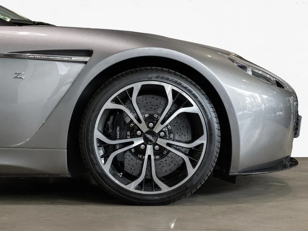 Aston Martin-V12 Vantage-image-4