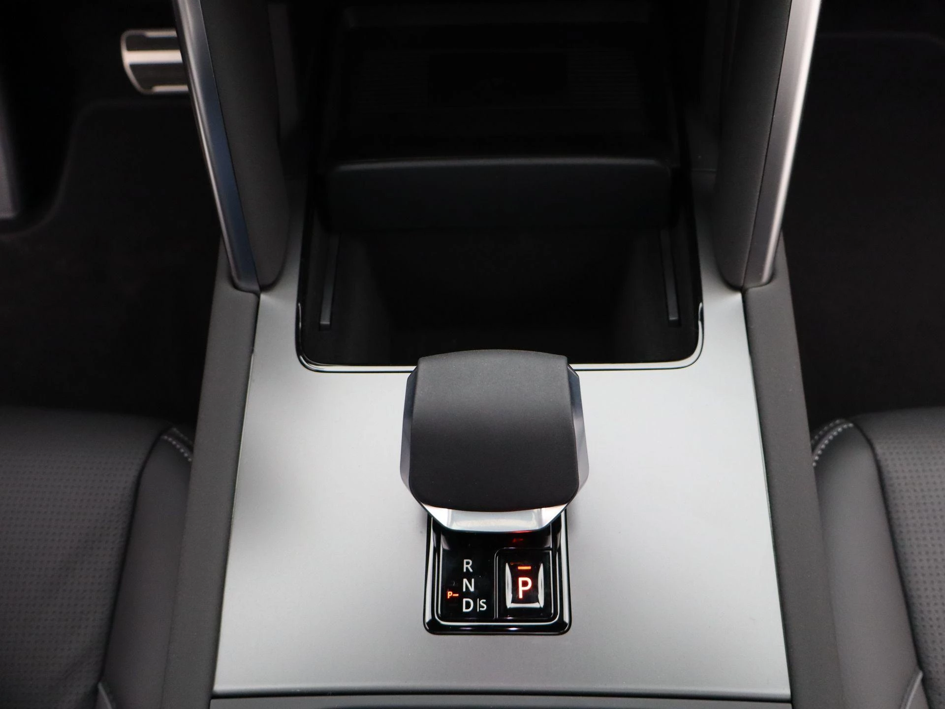 Land Rover-Discovery Sport-image-10