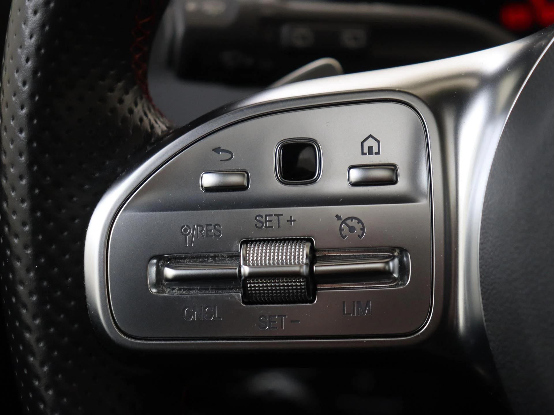 Mercedes-Benz-EQA-image-13