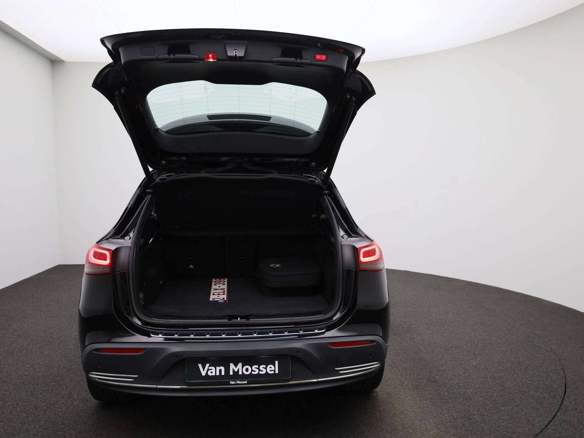 Mercedes-Benz-EQA-image-10