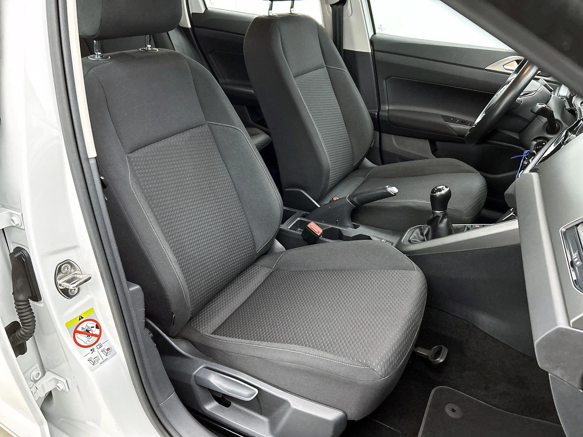 Volkswagen-Polo-image-34