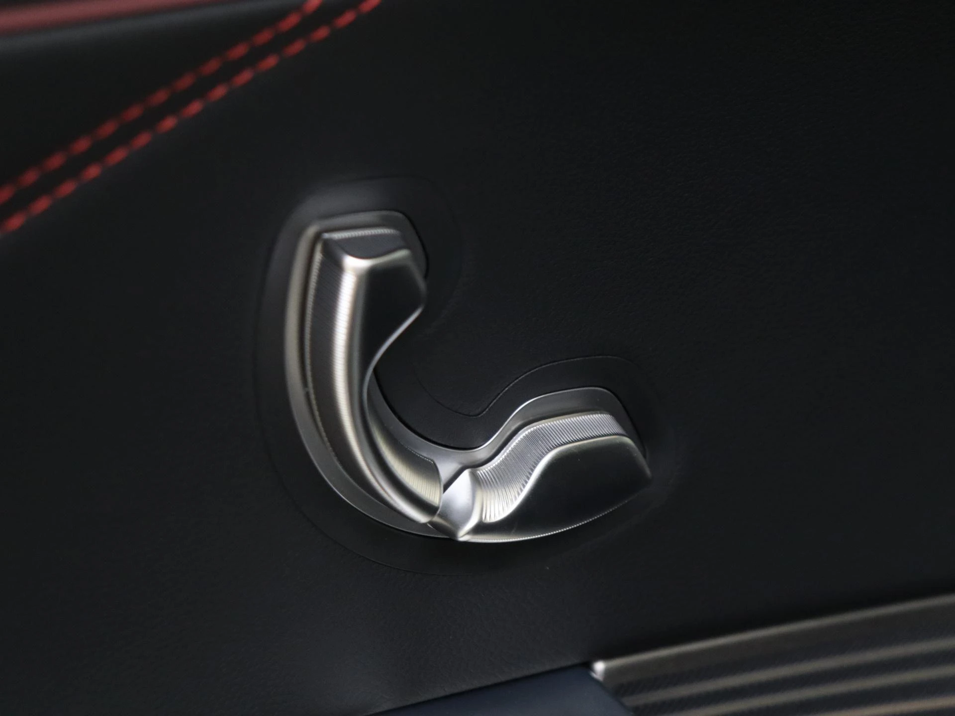 Mercedes-Benz-C-Klasse-image-24