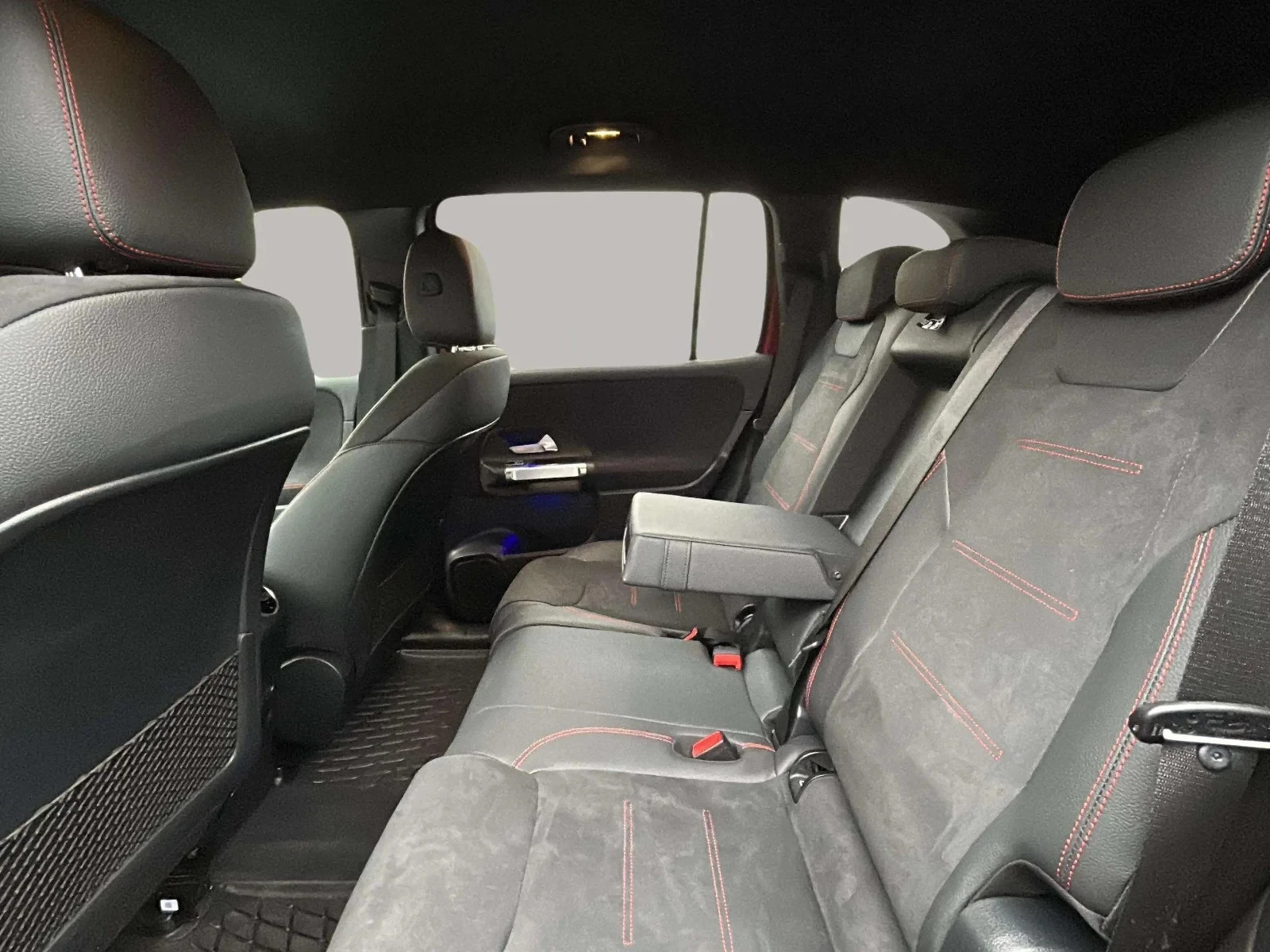 Mercedes-Benz-EQB-image-11