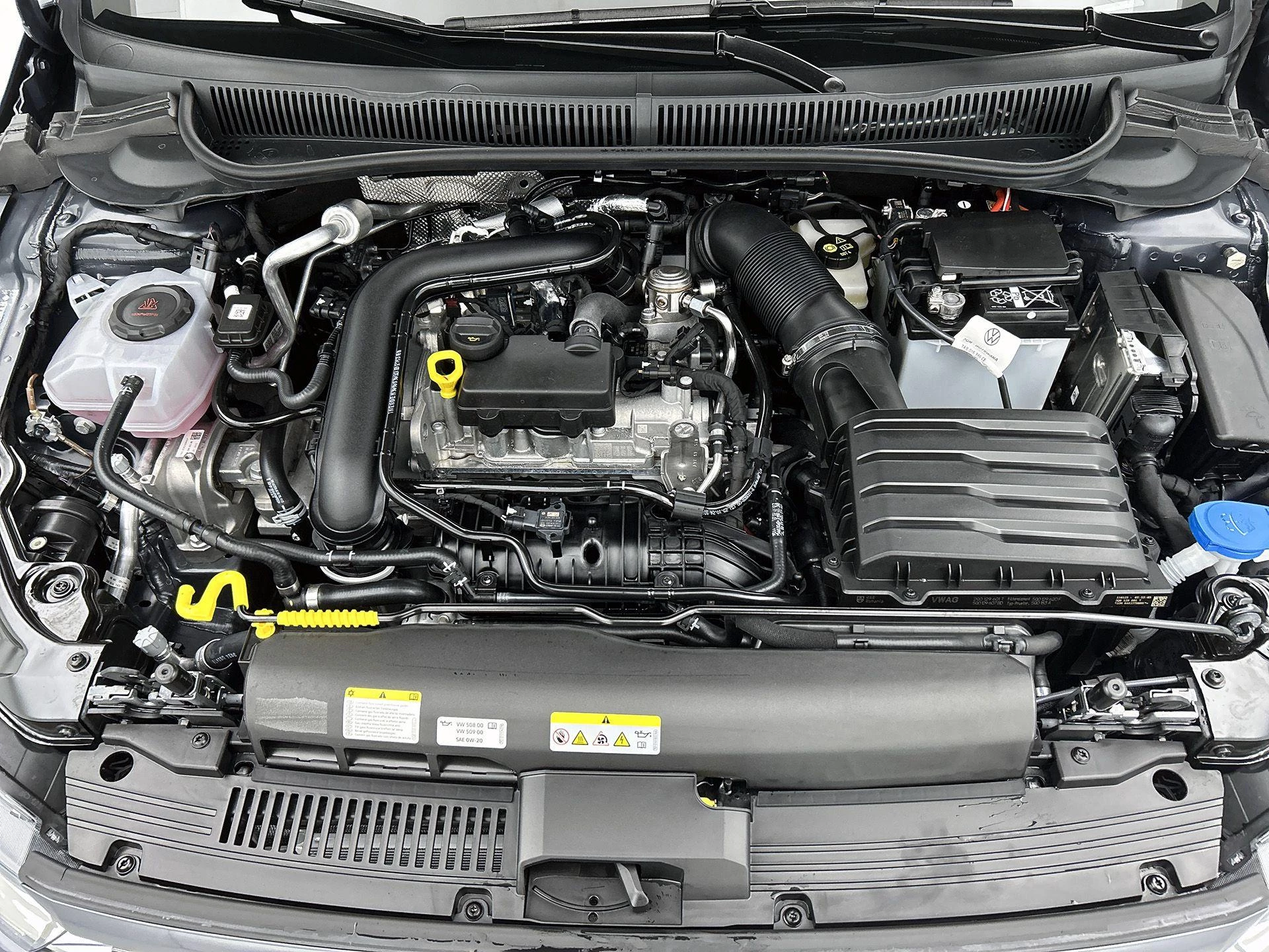 Volkswagen-Polo-image-24