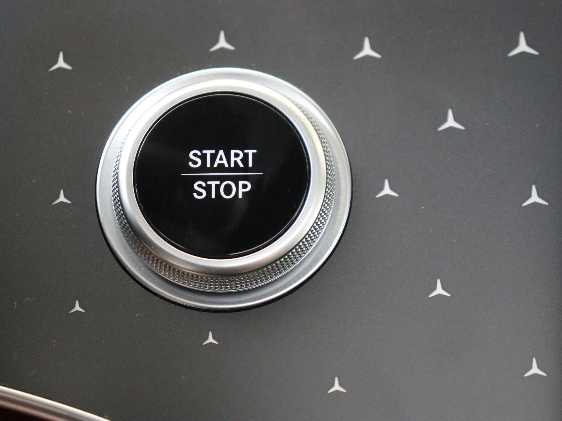 Mercedes-Benz-EQS-image-20