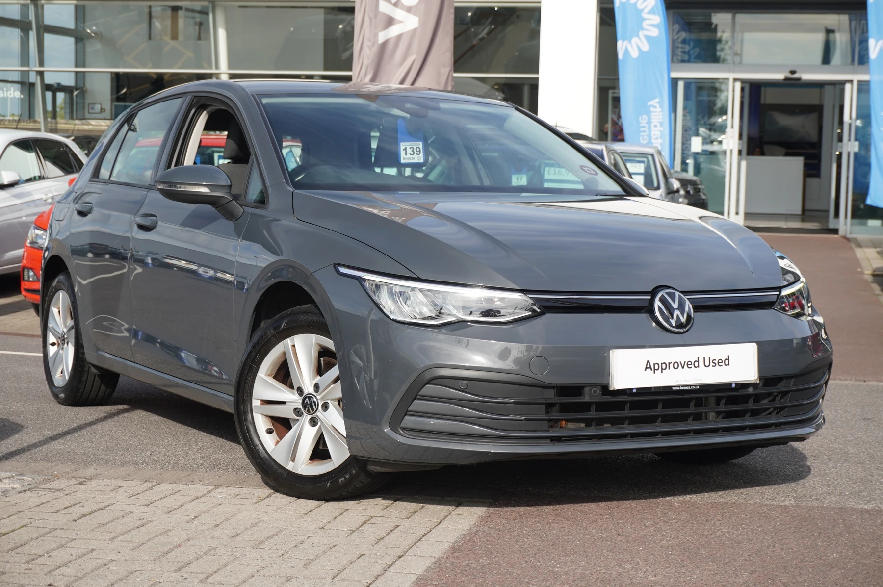 Volkswagen-Golf-image-0