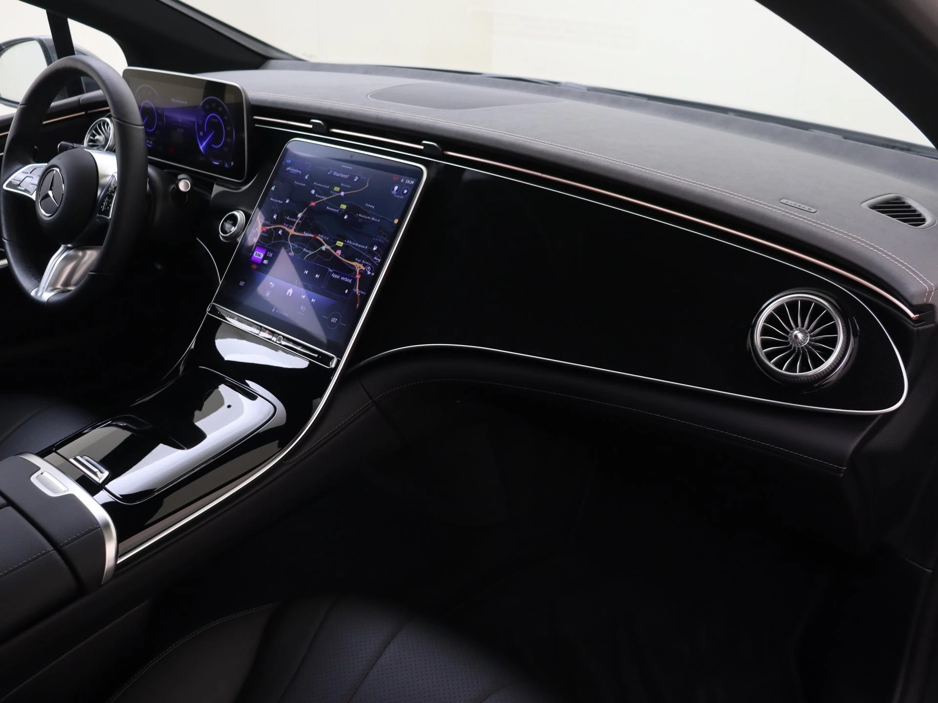 Mercedes-Benz-EQE-image-9