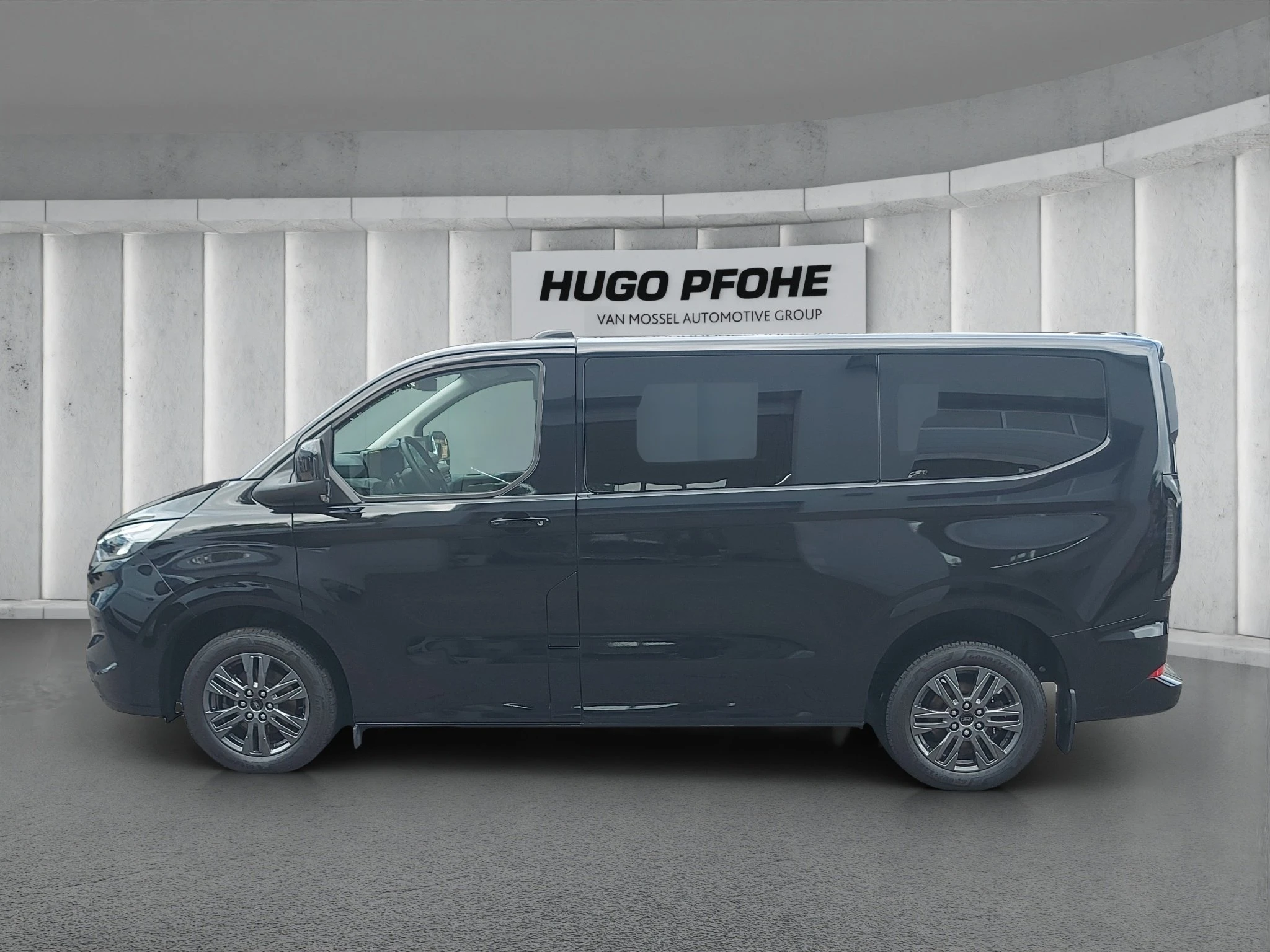 Ford-Tourneo Custom-image-1