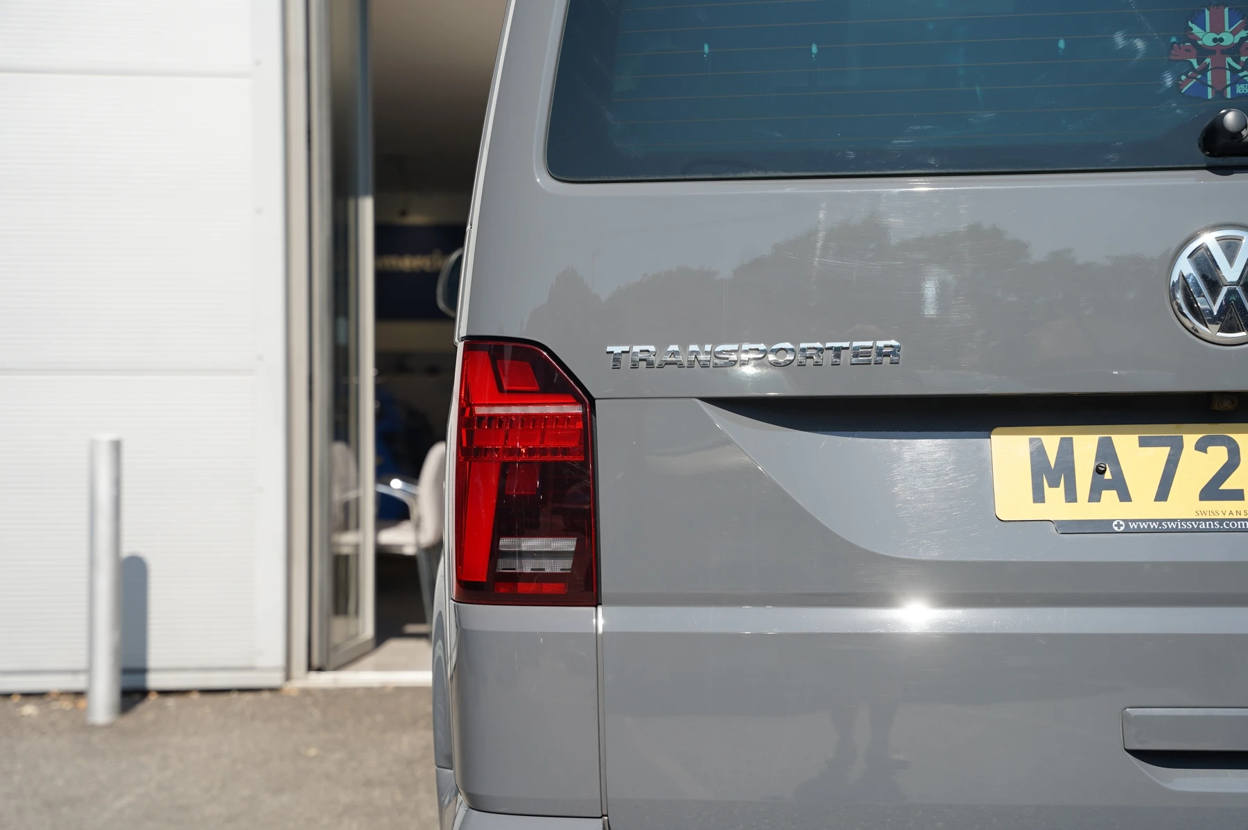 Volkswagen-Transporter-image-27