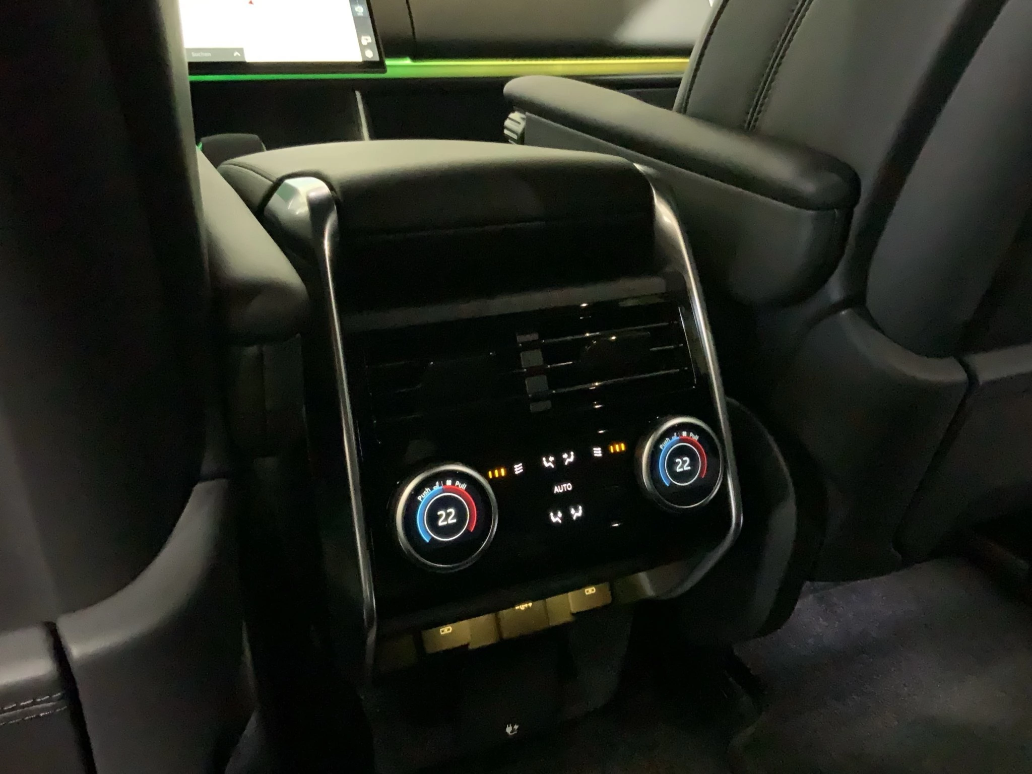 Land Rover Range Rover P550e Autobiography 22 | AHK | Kühlfach