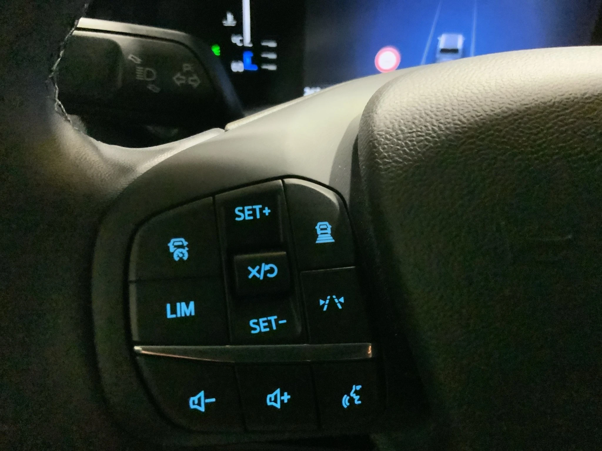 Ford-Tourneo Courier-image-18