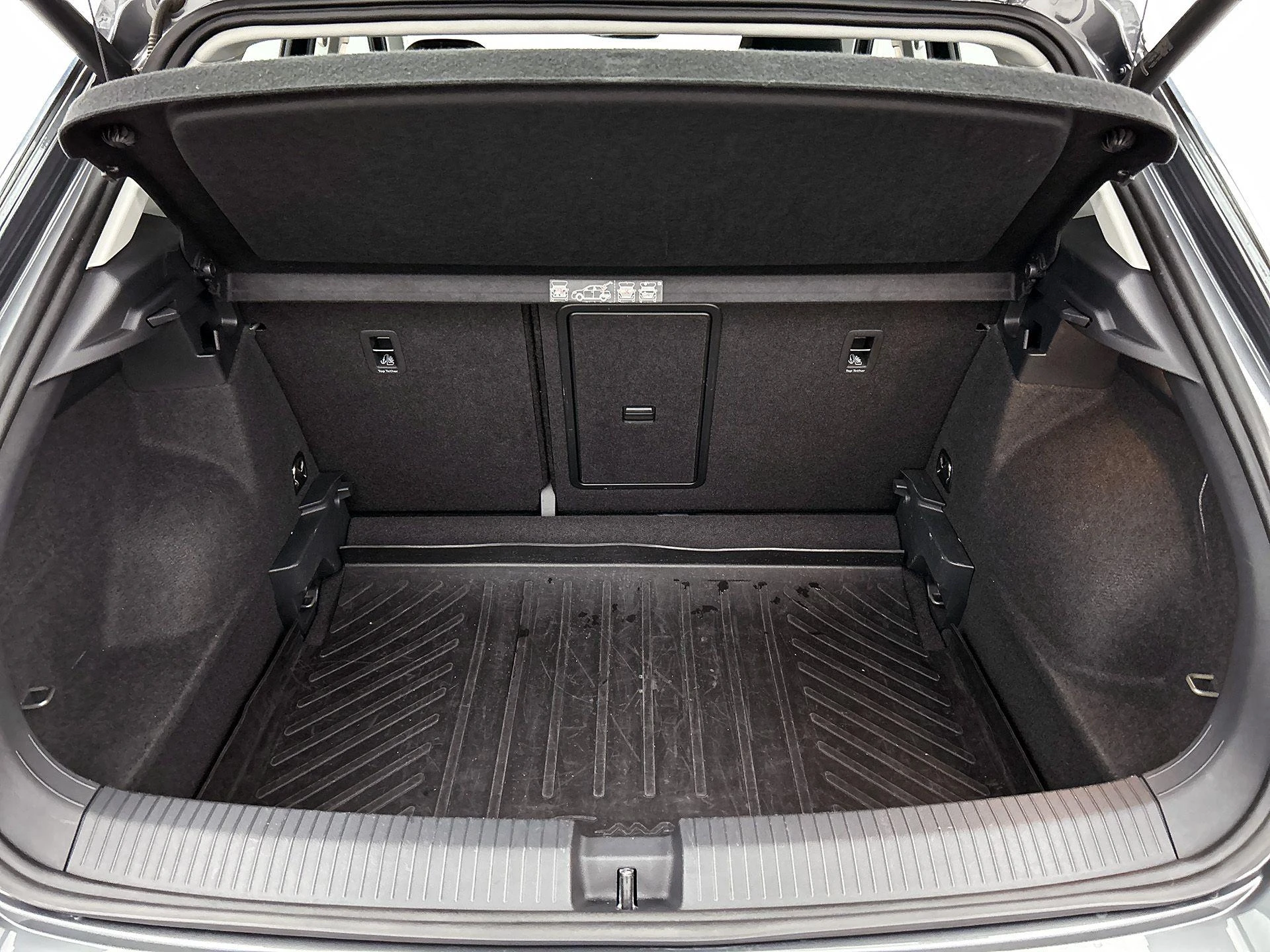 Volkswagen-T-Roc-image-13