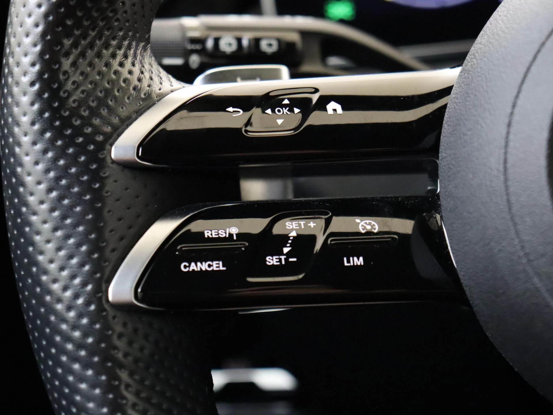 Mercedes-Benz-C-Klasse-image-11