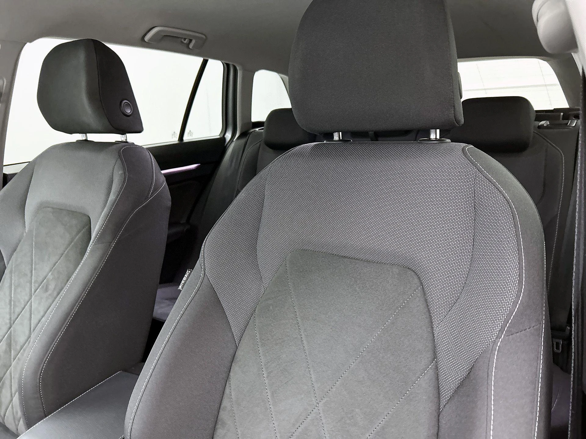 Volkswagen-Golf-image-11