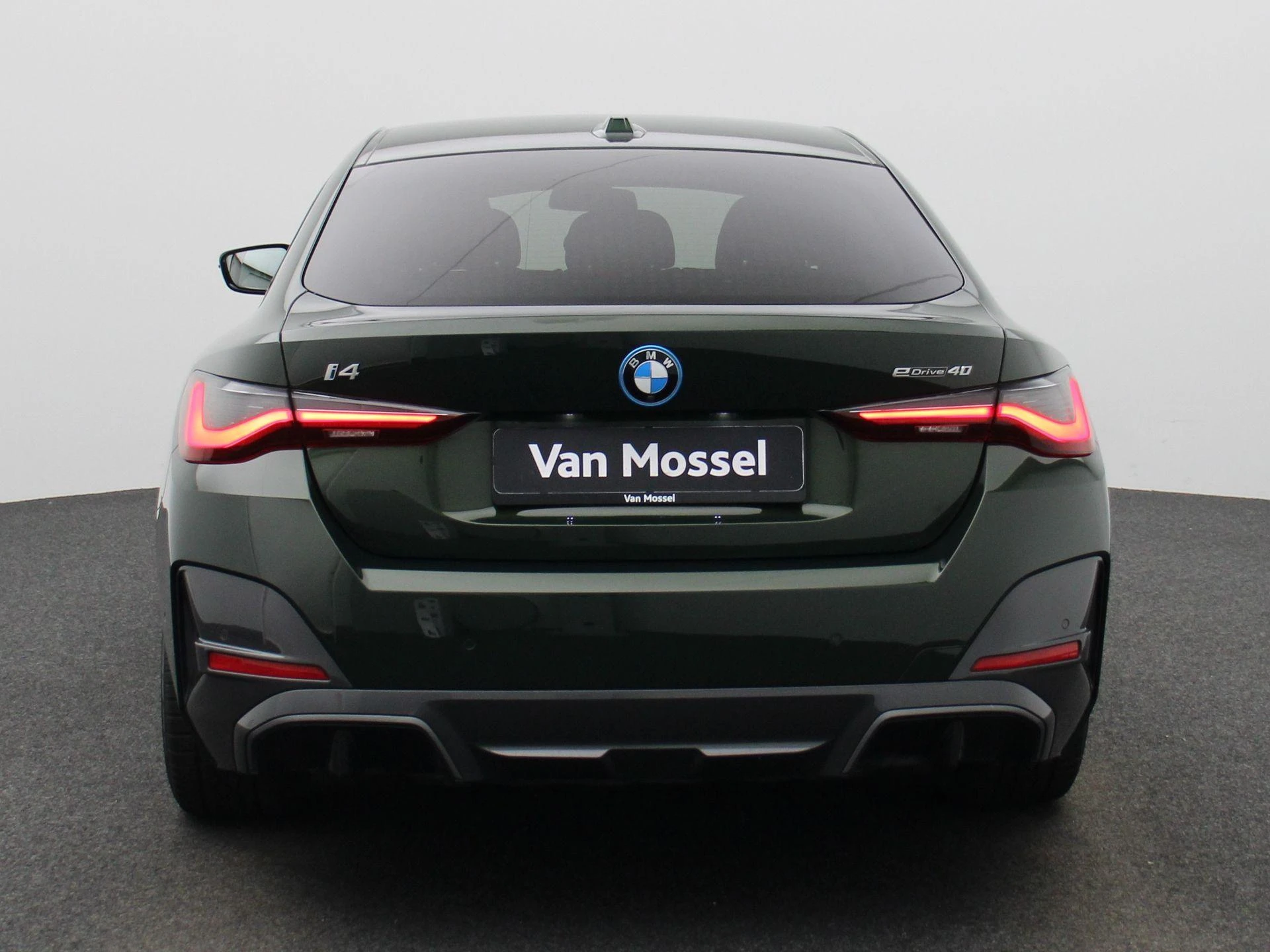 BMW-i4-image-4