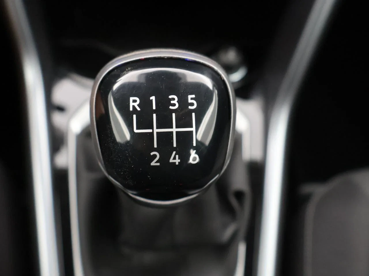 Volkswagen-T-Roc-image-3