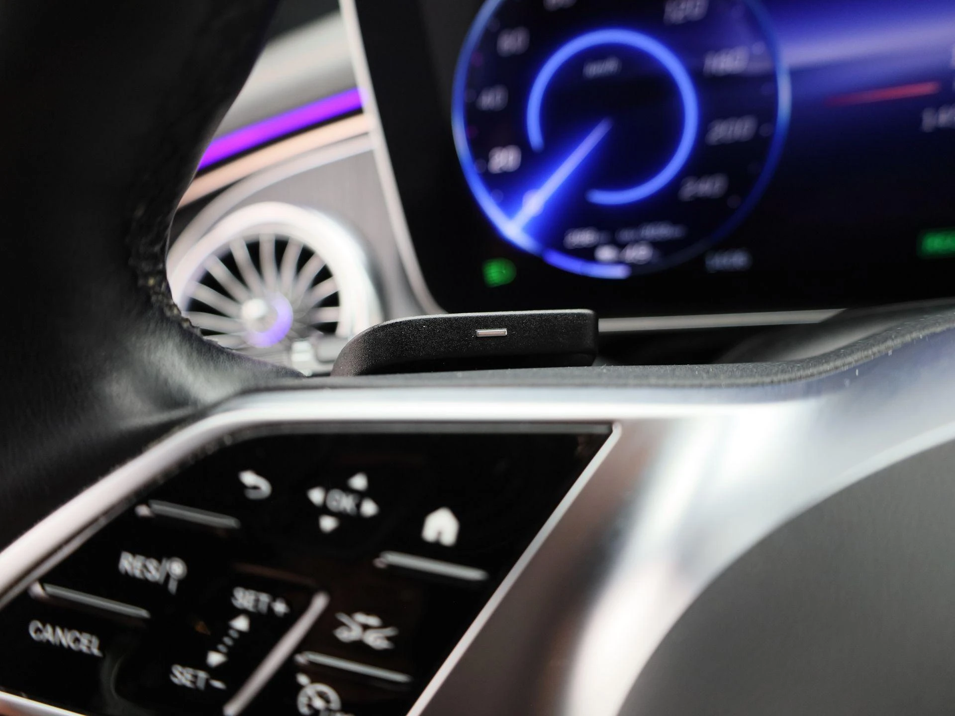 Mercedes-Benz-EQE-image-27