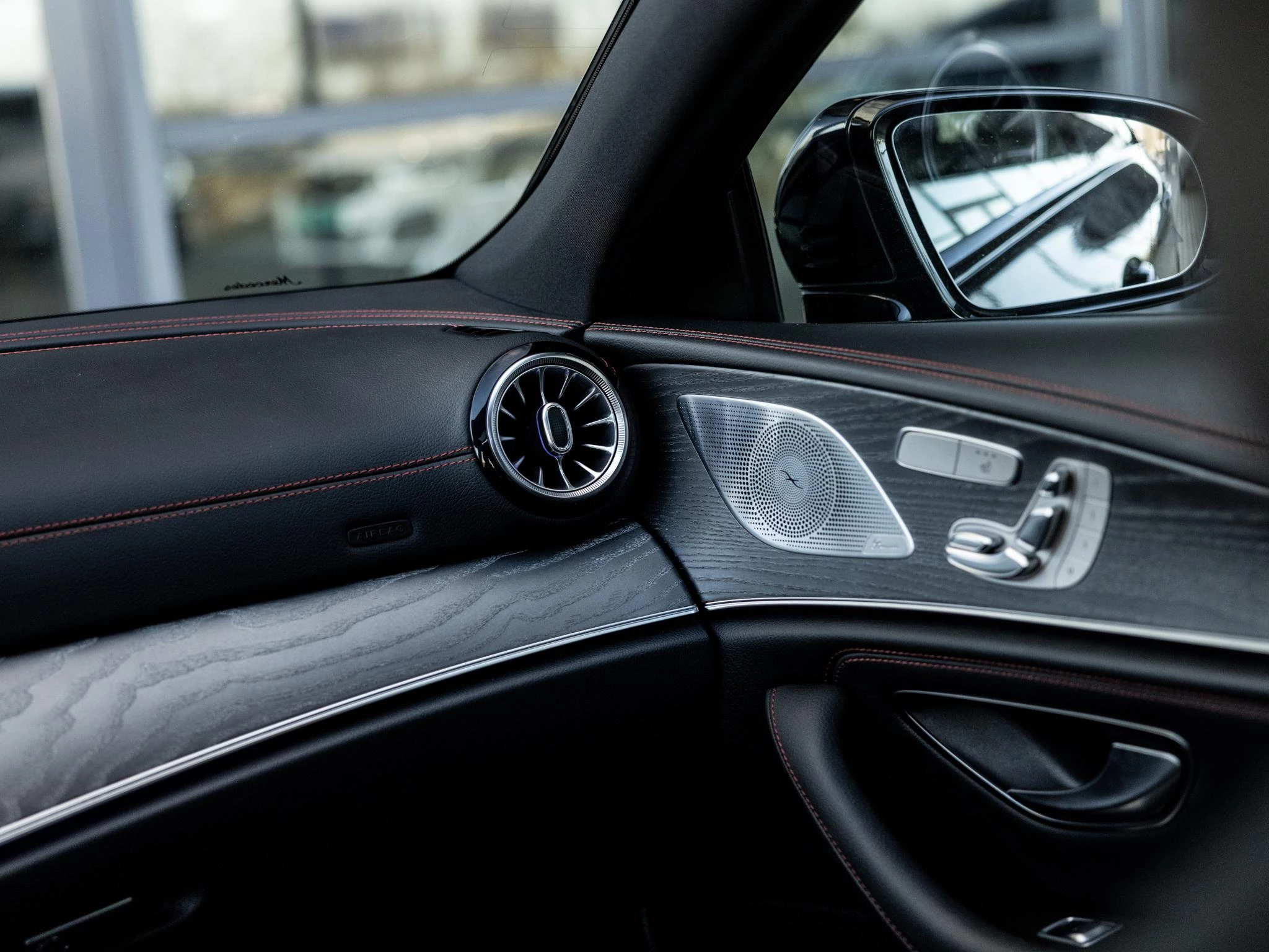 Mercedes-Benz-CLS-image-22