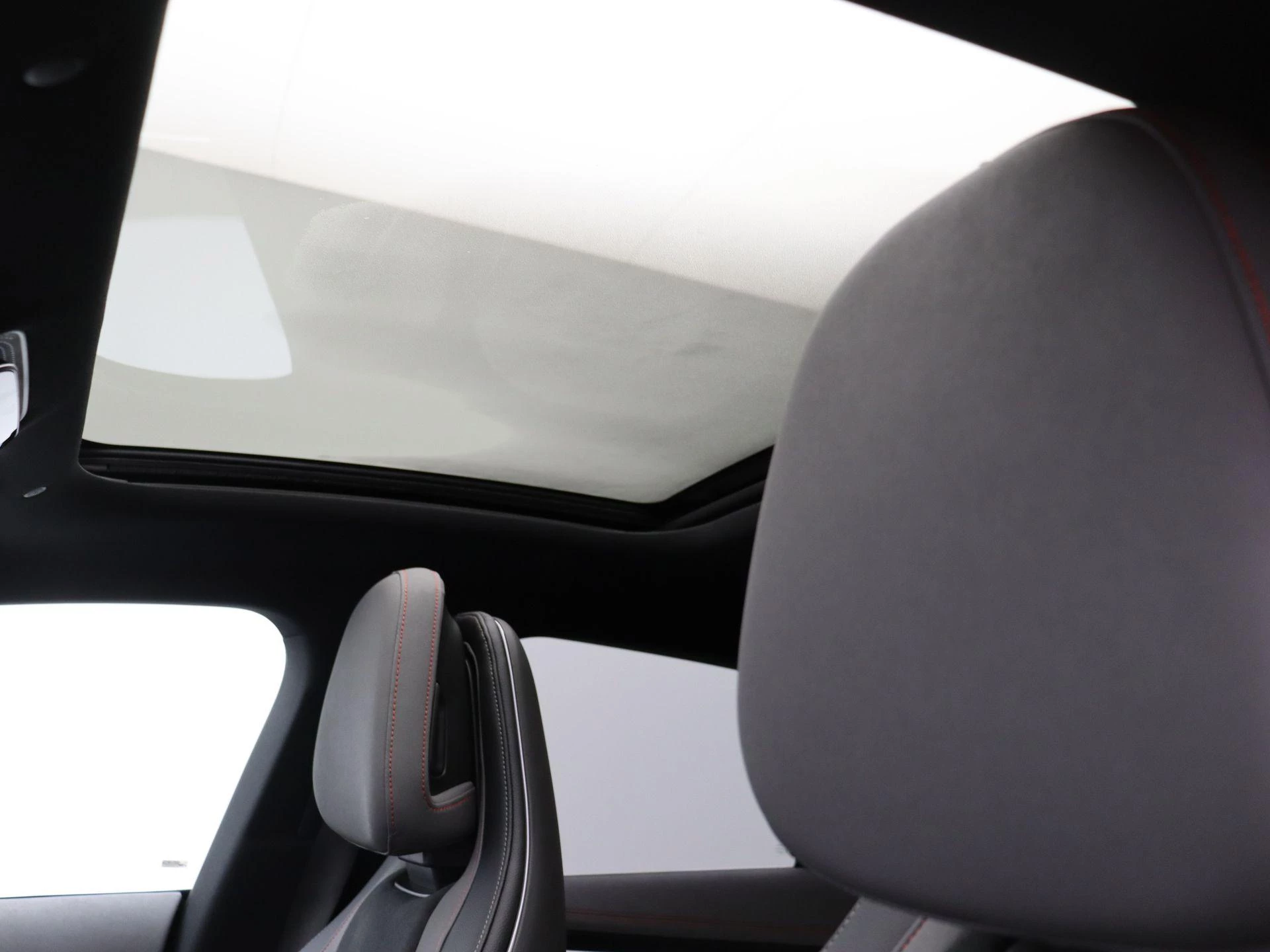 Mercedes-Benz EQE 300 AMG Line + PANORAMISCH DAK + CARPLAY + LED +