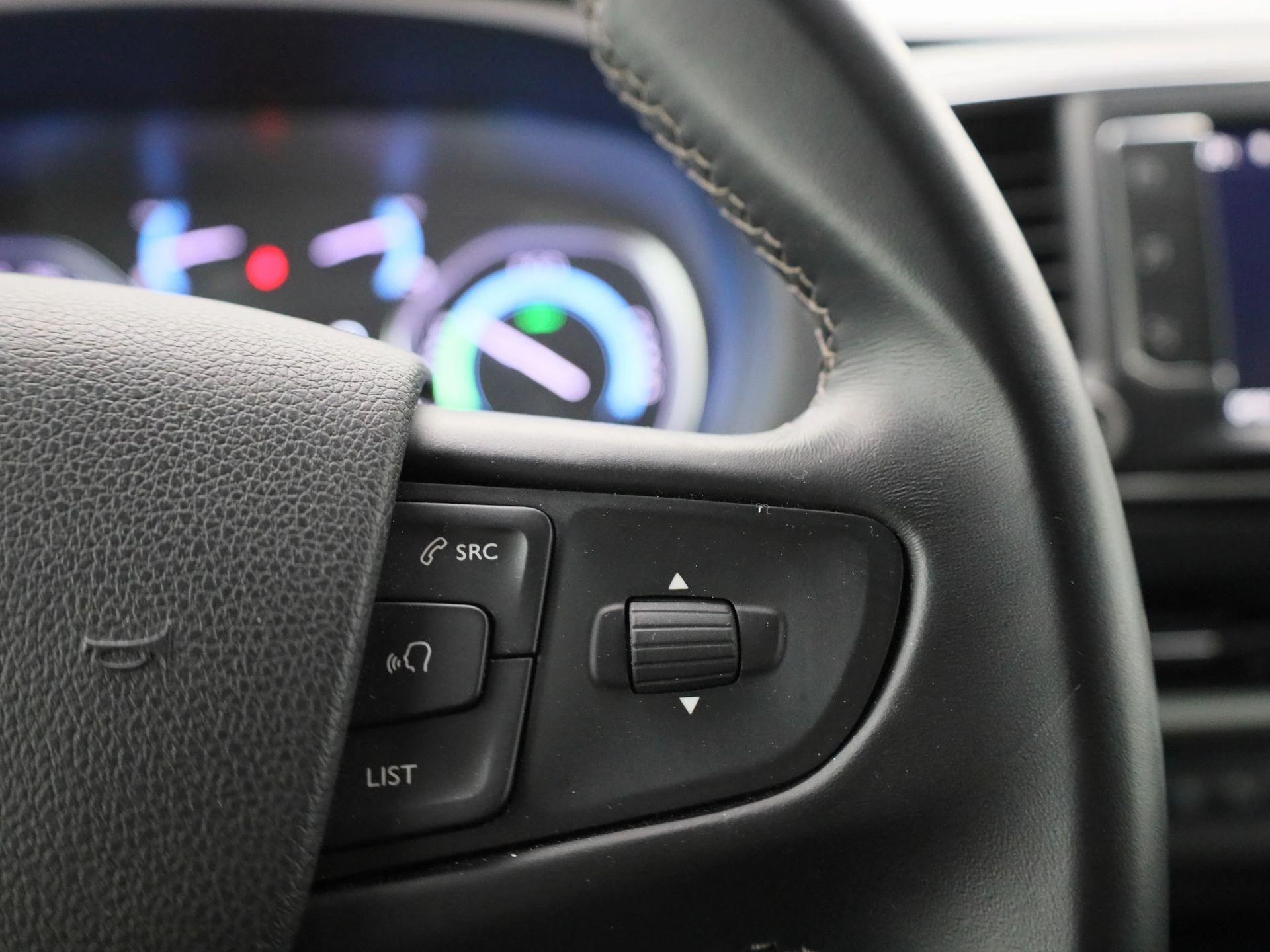 Opel-Zafira e-Life-image-24