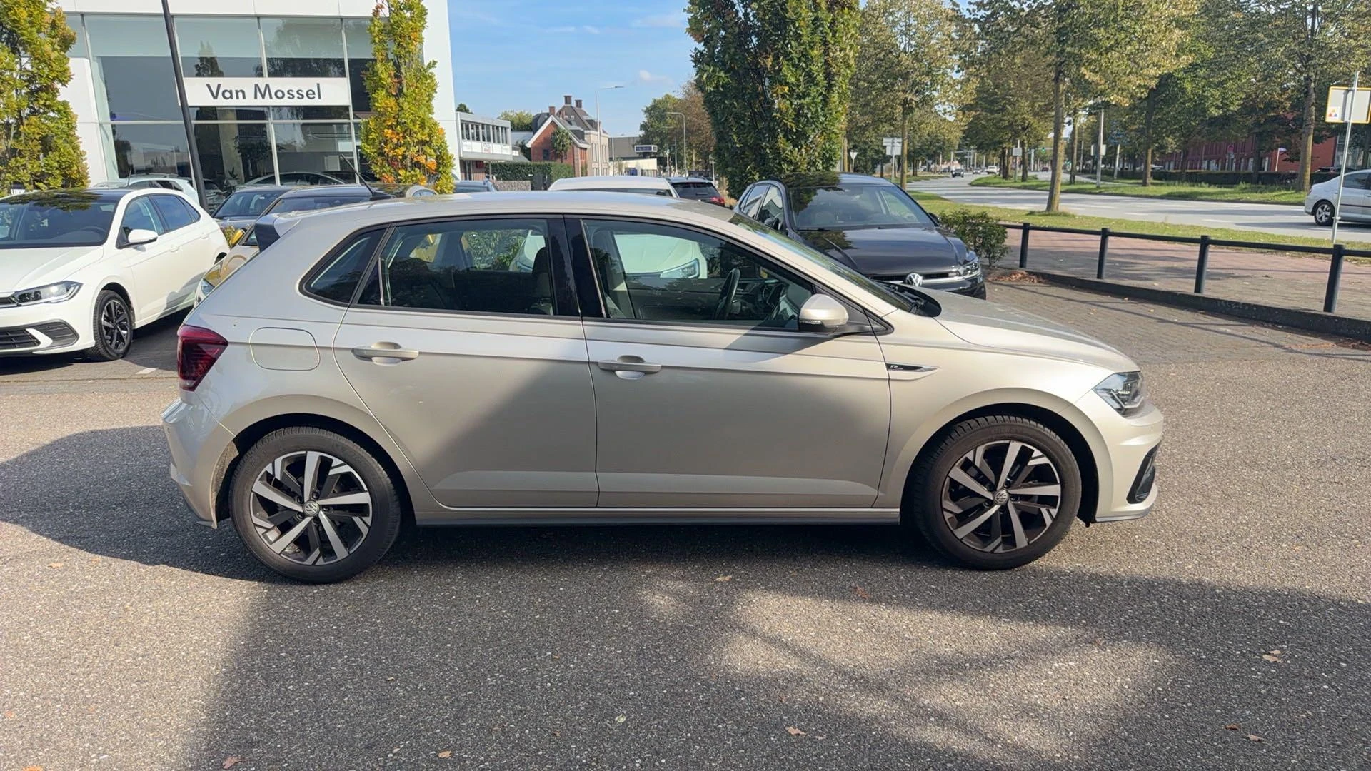 Volkswagen-Polo-image-2
