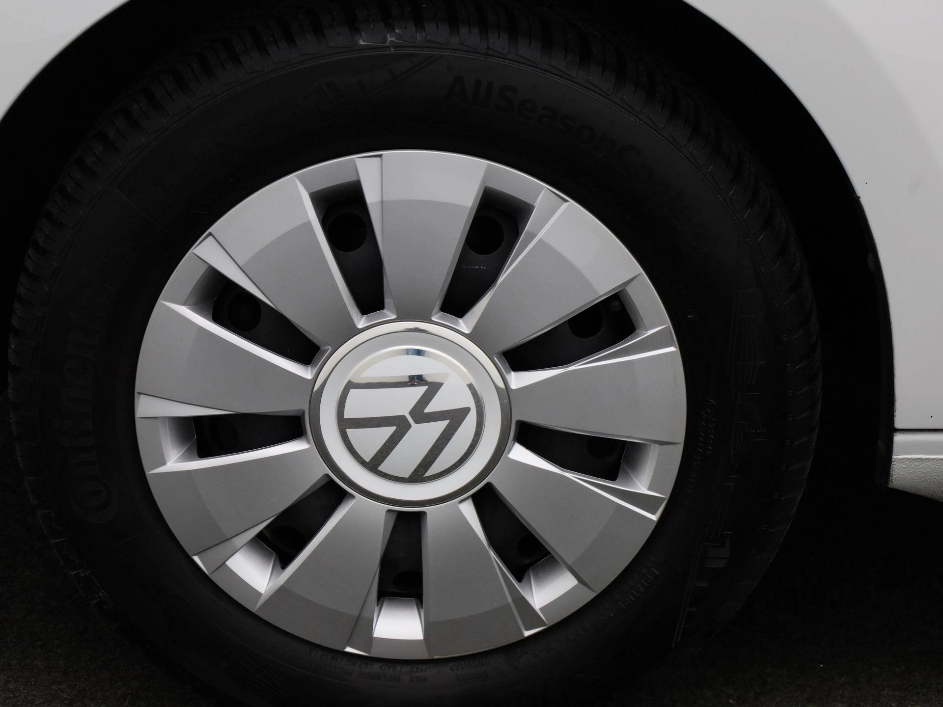 Volkswagen-up!-image-11