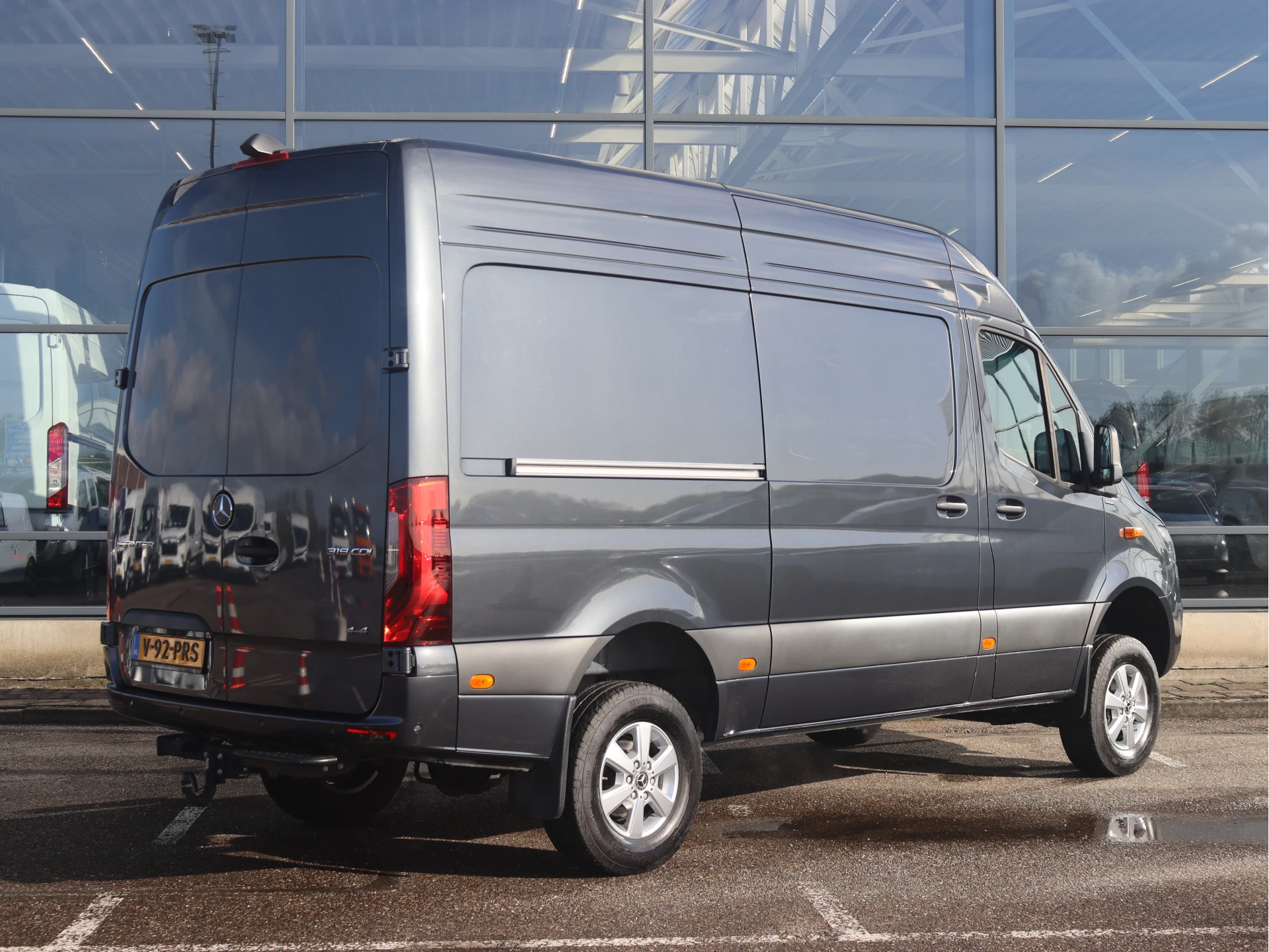 Mercedes-Benz-Sprinter-image-1