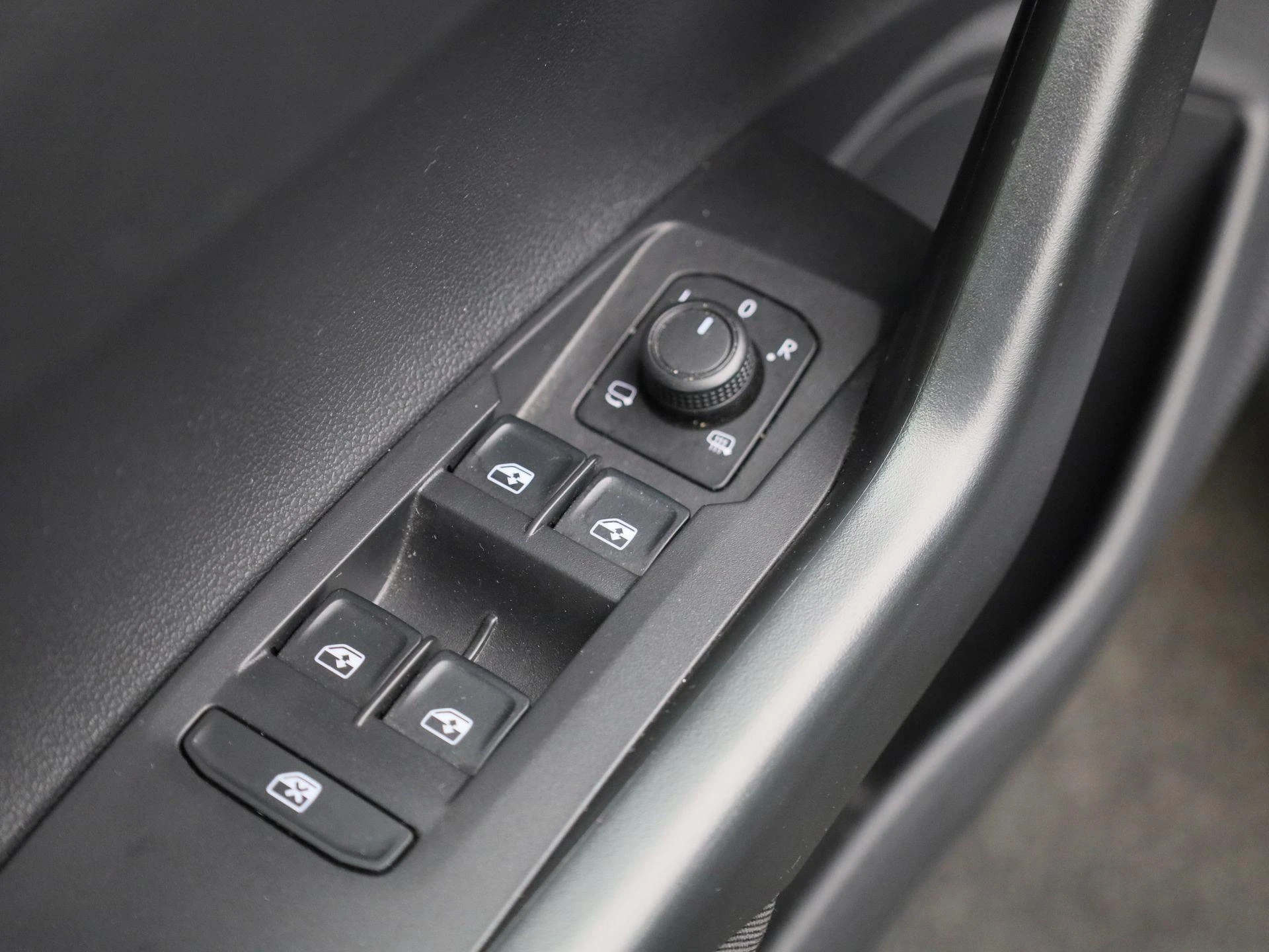 Volkswagen-Polo-image-28