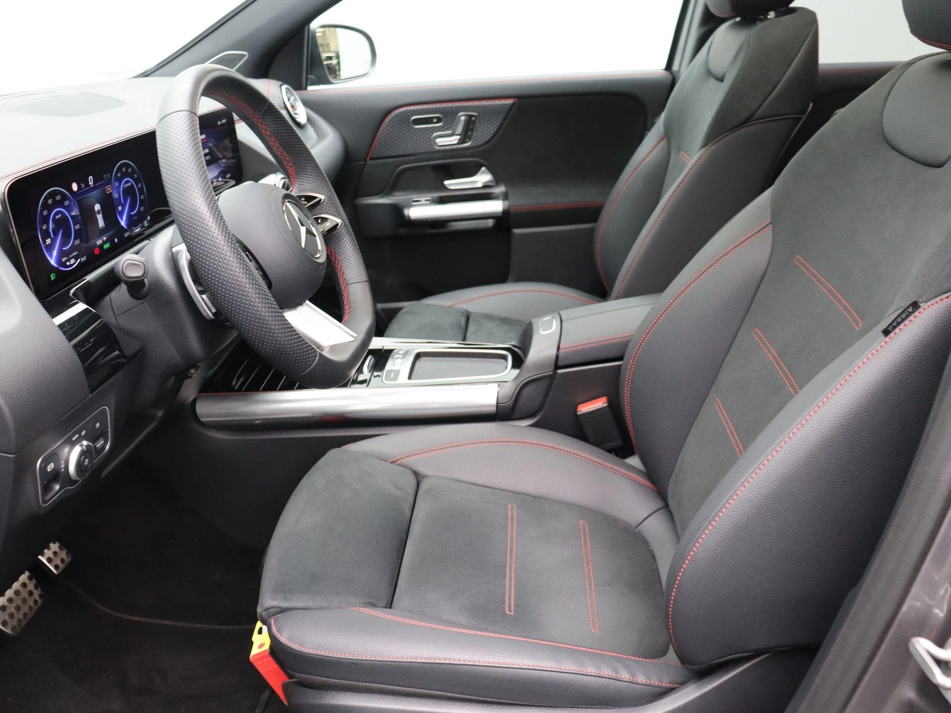 Mercedes-Benz EQA 250+ Star Edition + PANO DAK + BURMESTER + TREKHAAK + CARPLAY +