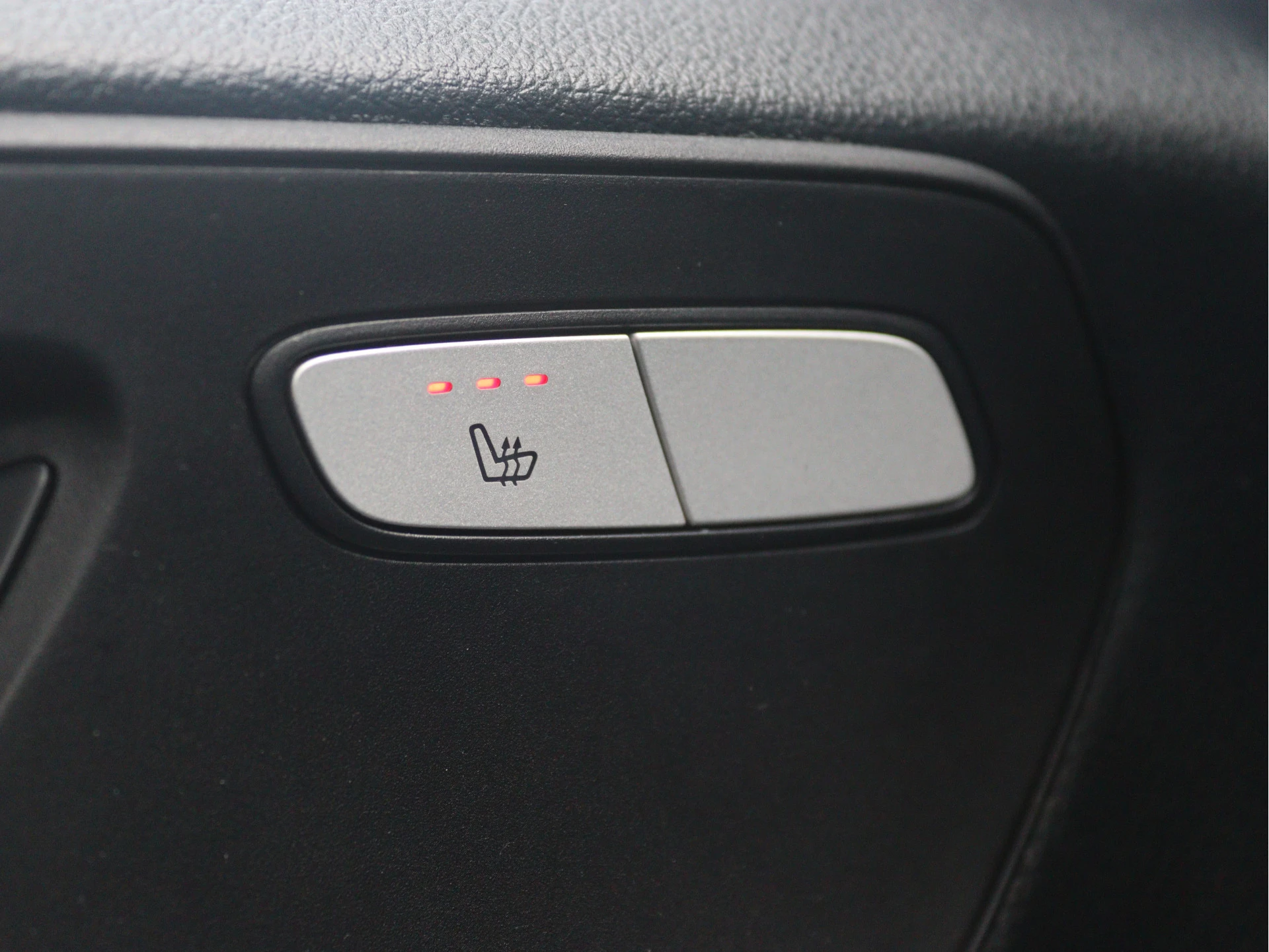 Mercedes-Benz-Vito-image-13