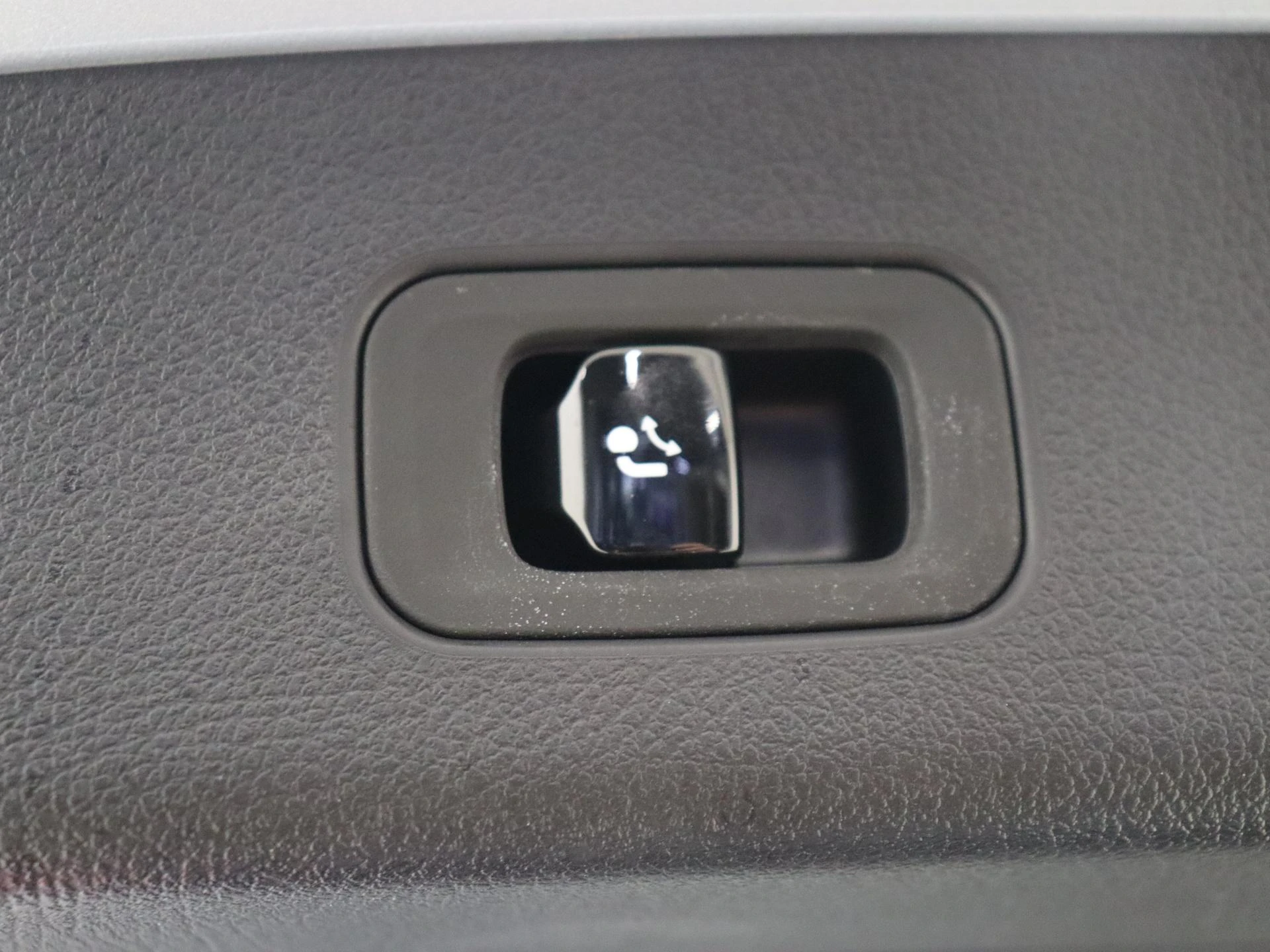 Mercedes-Benz-GLC-image-31