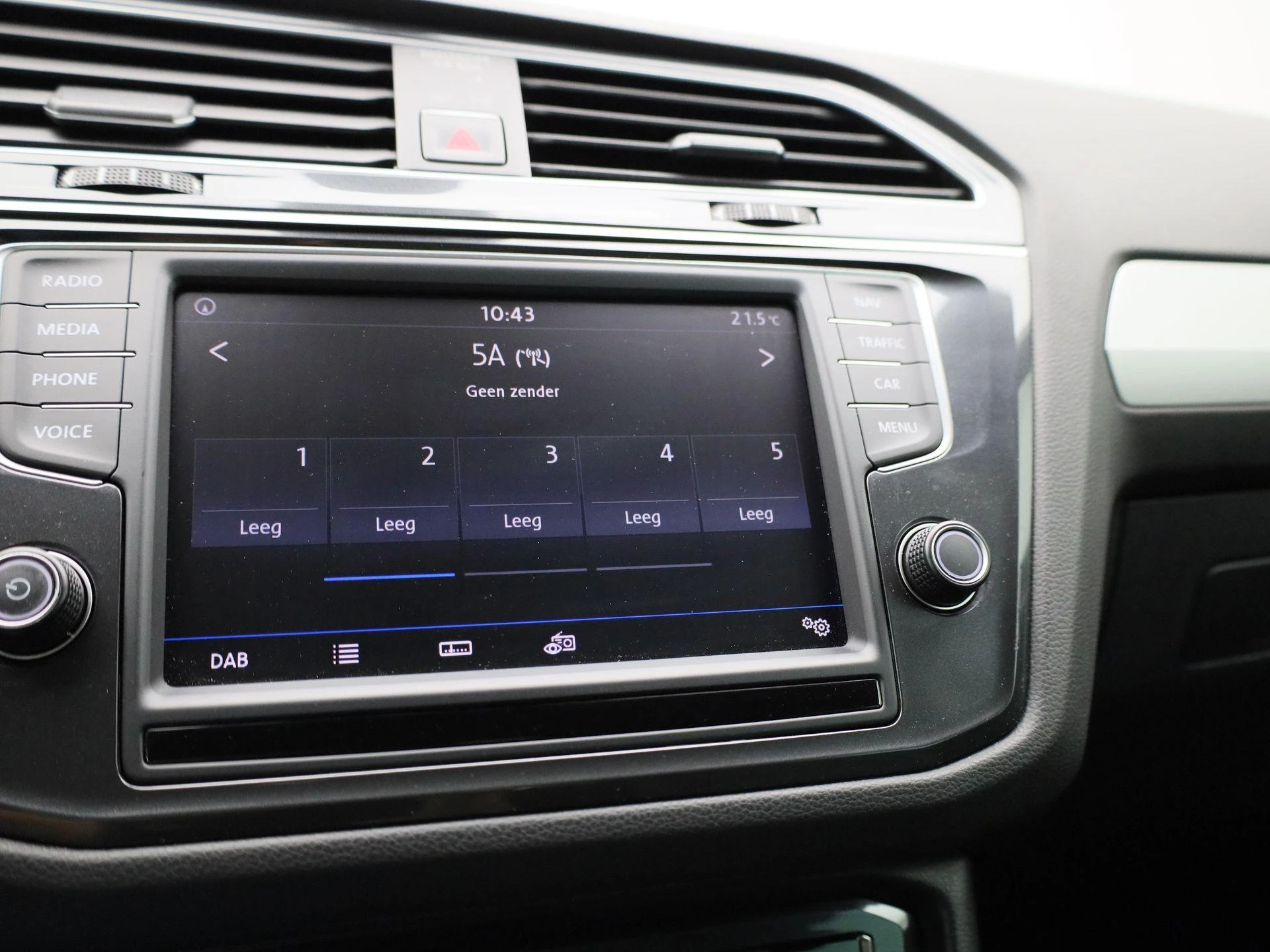 Volkswagen-Tiguan-image-13