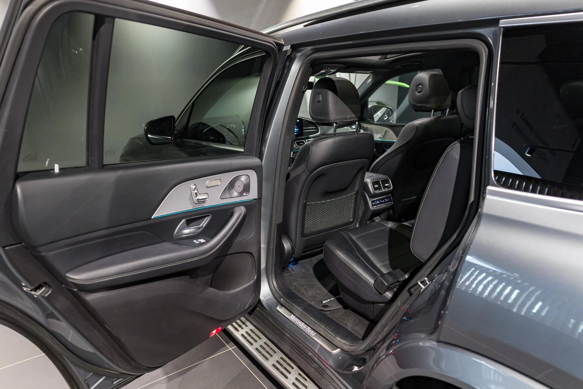 Mercedes-Benz-GLS-image-22
