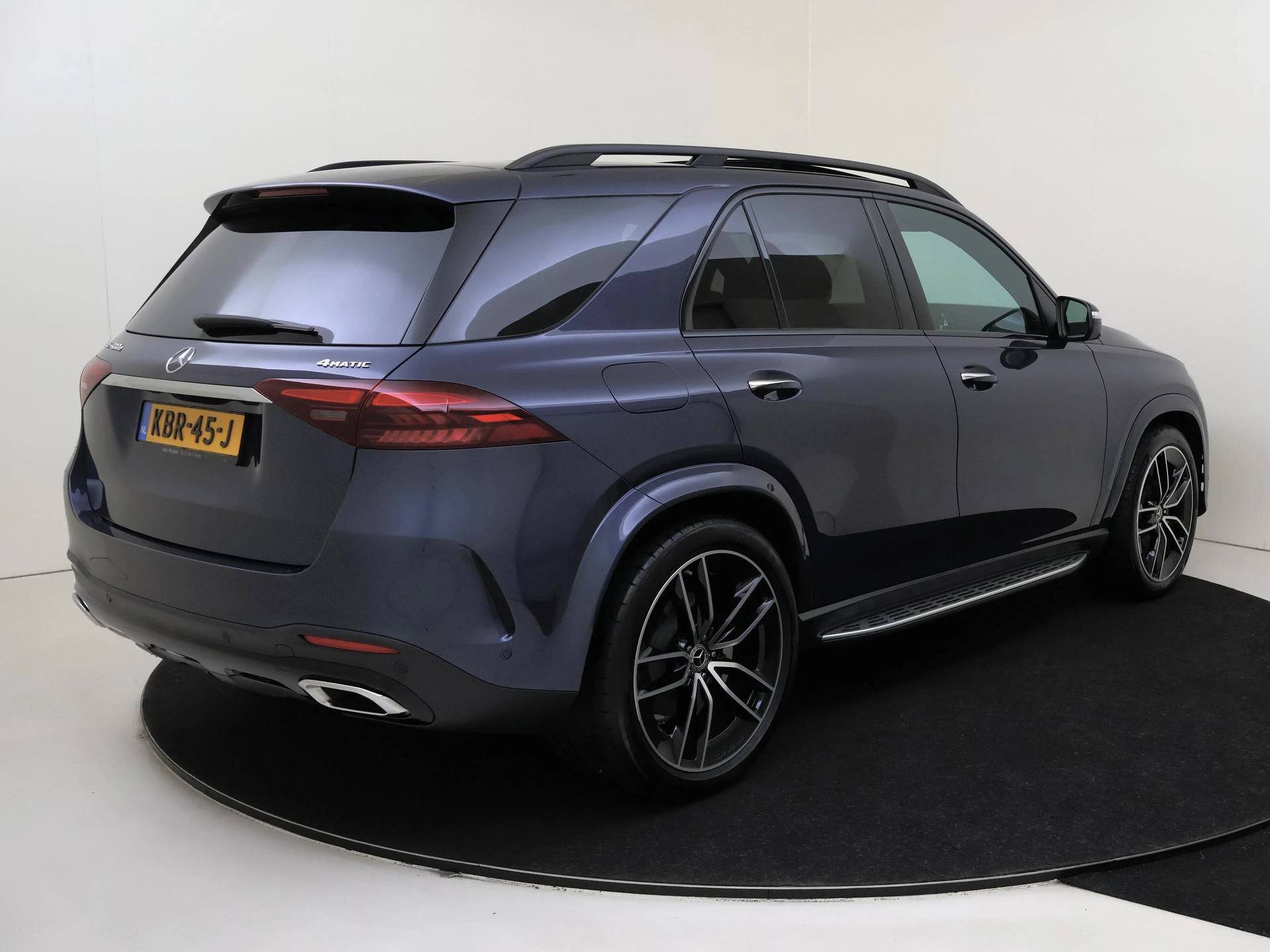 Mercedes-Benz-GLE-image-1