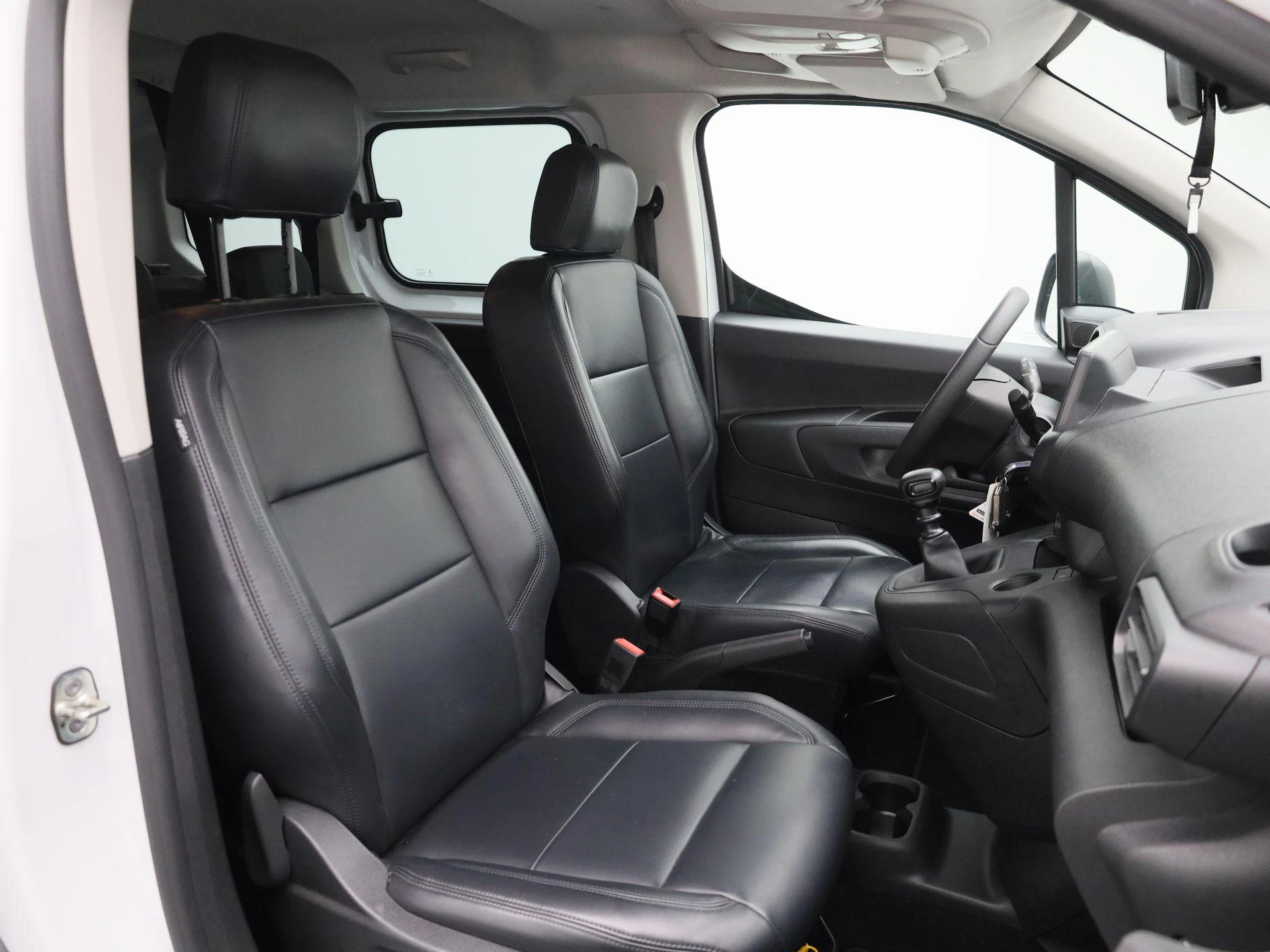 Opel-Combo Life-image-30