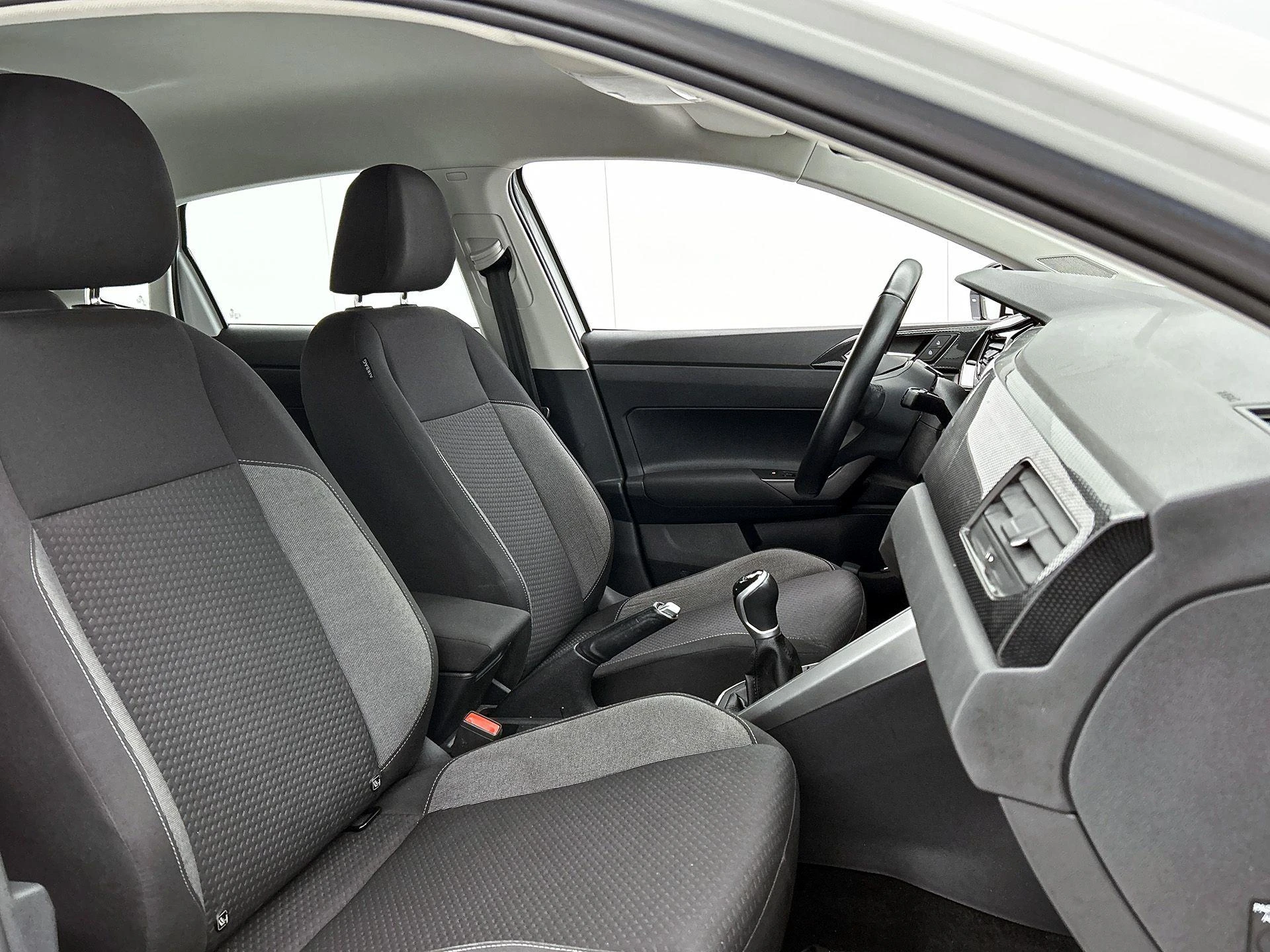 Volkswagen-Polo-image-34