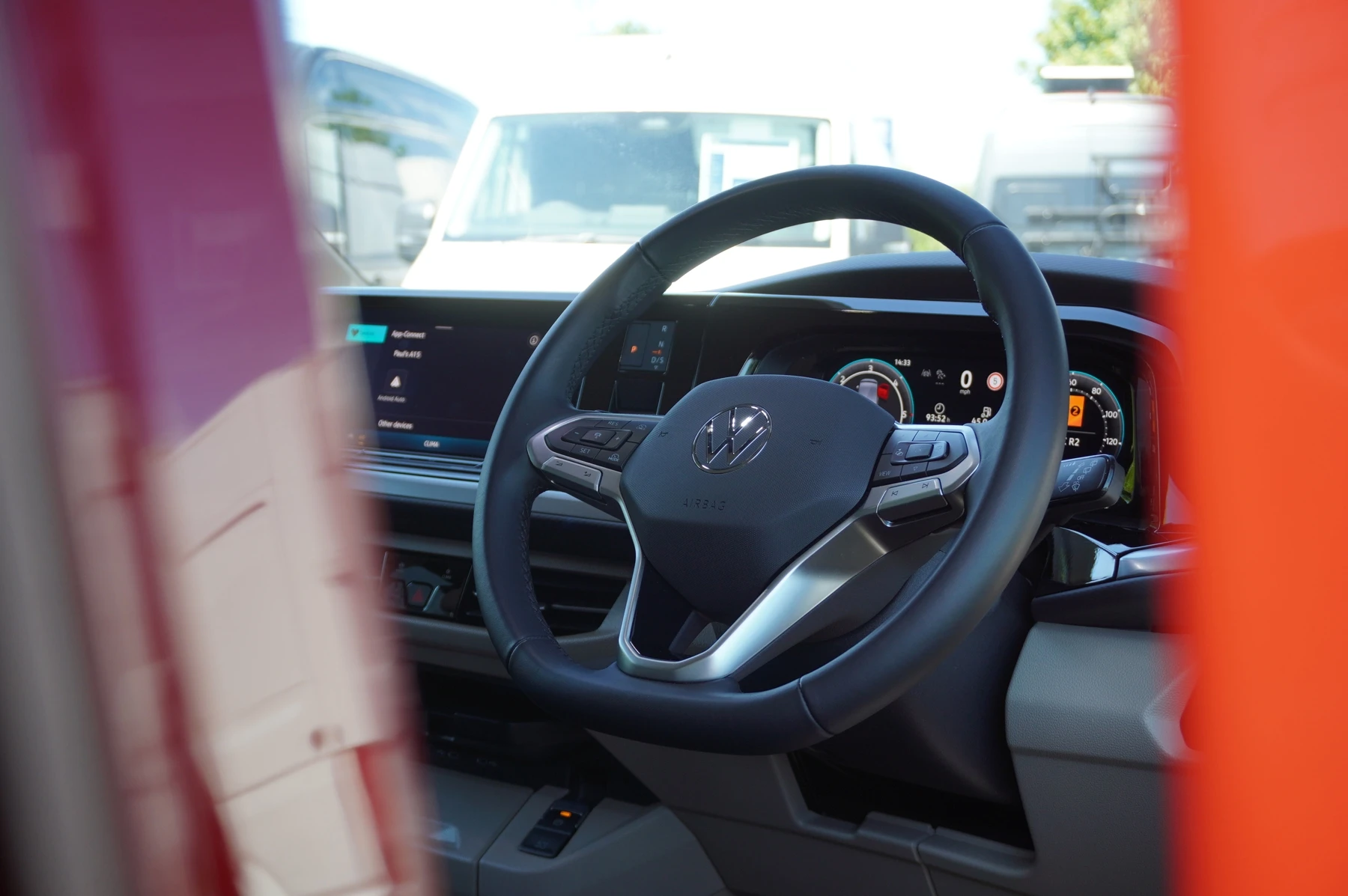 Volkswagen-Multivan-image-16